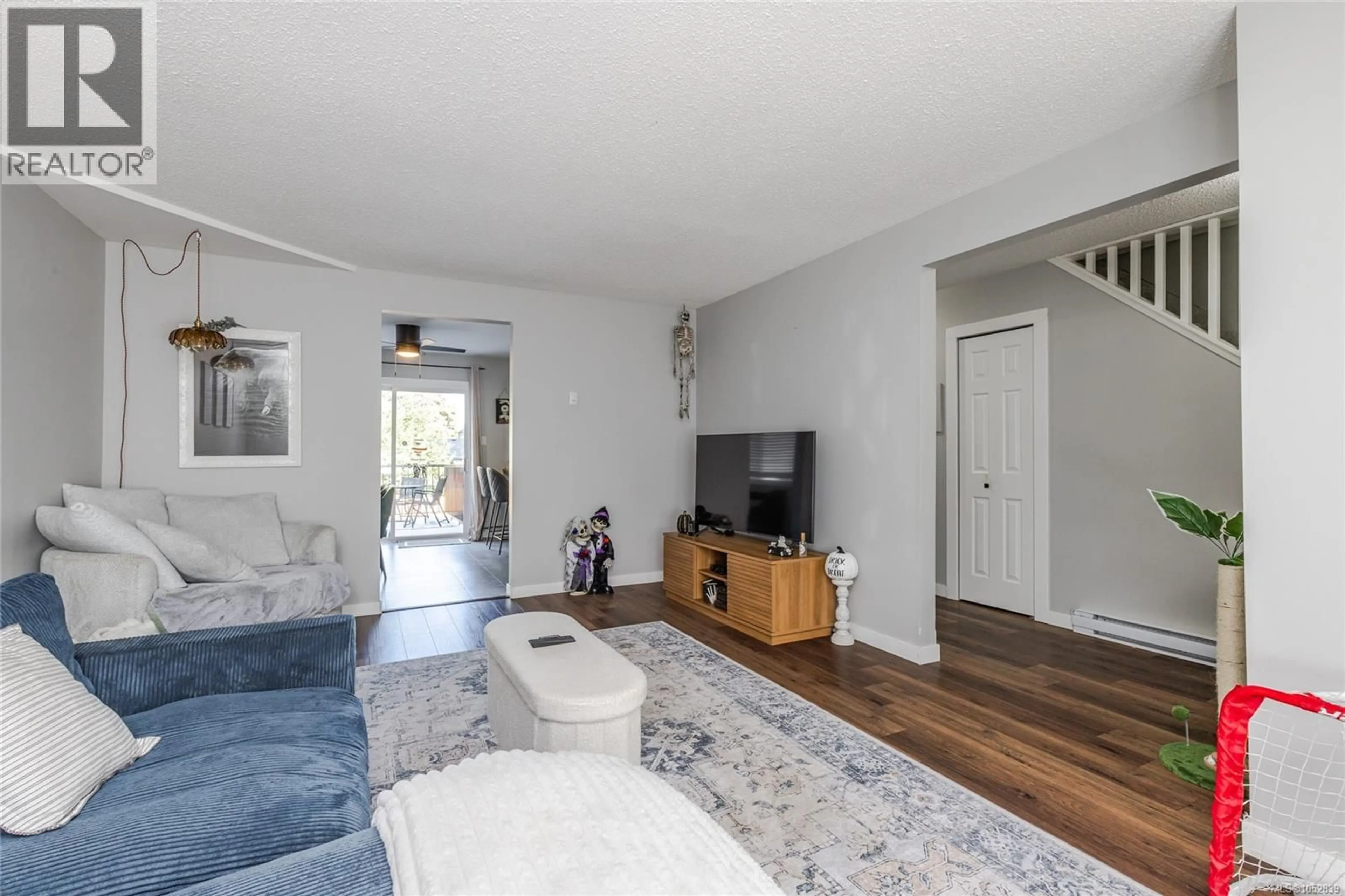 Living room with furniture, unknown for 628 NOVA STREET, Nanaimo British Columbia V9R5S7