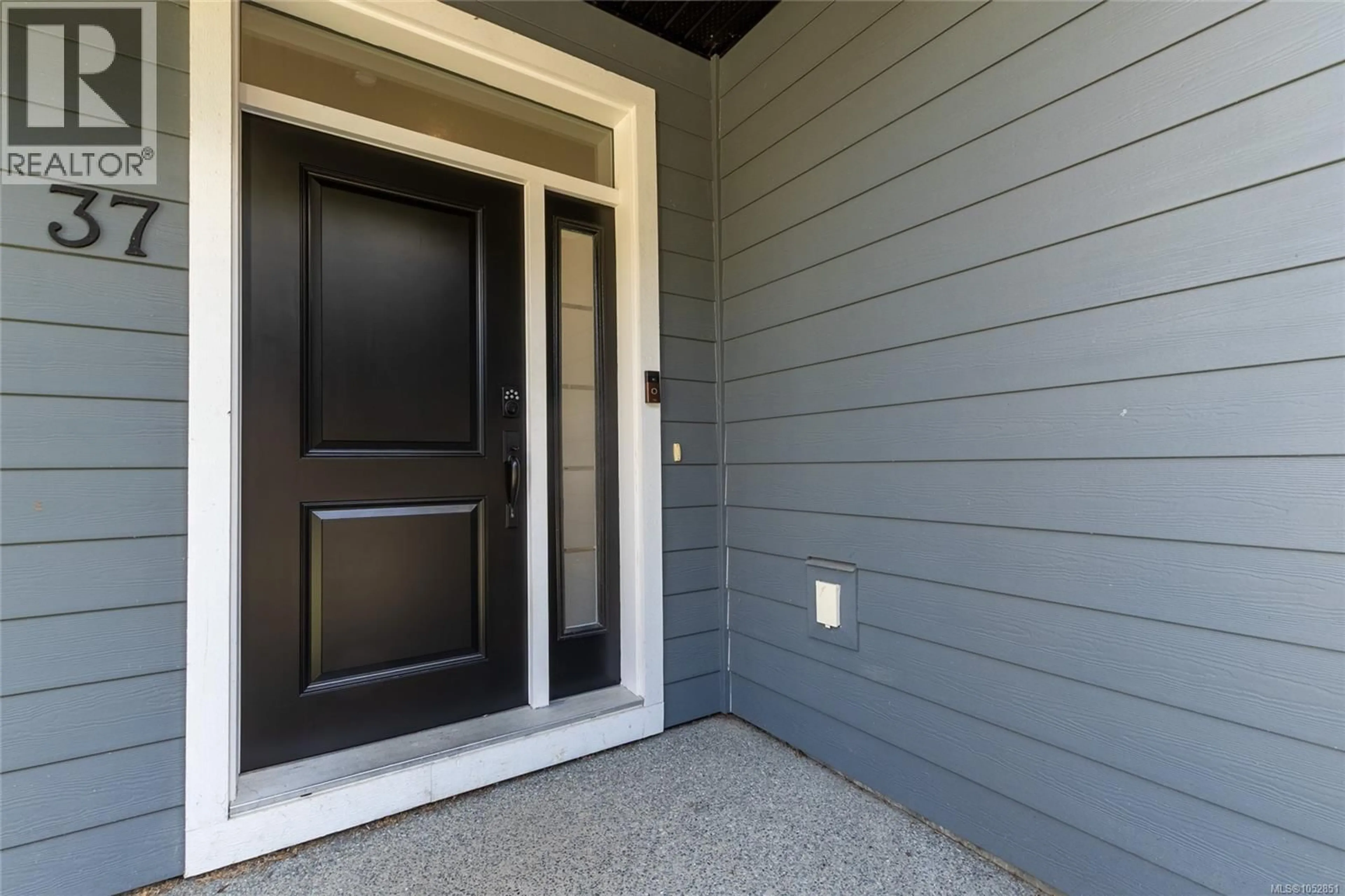 Indoor entryway for 37 - 3205 GIBBINS ROAD, Duncan British Columbia V9L1G7