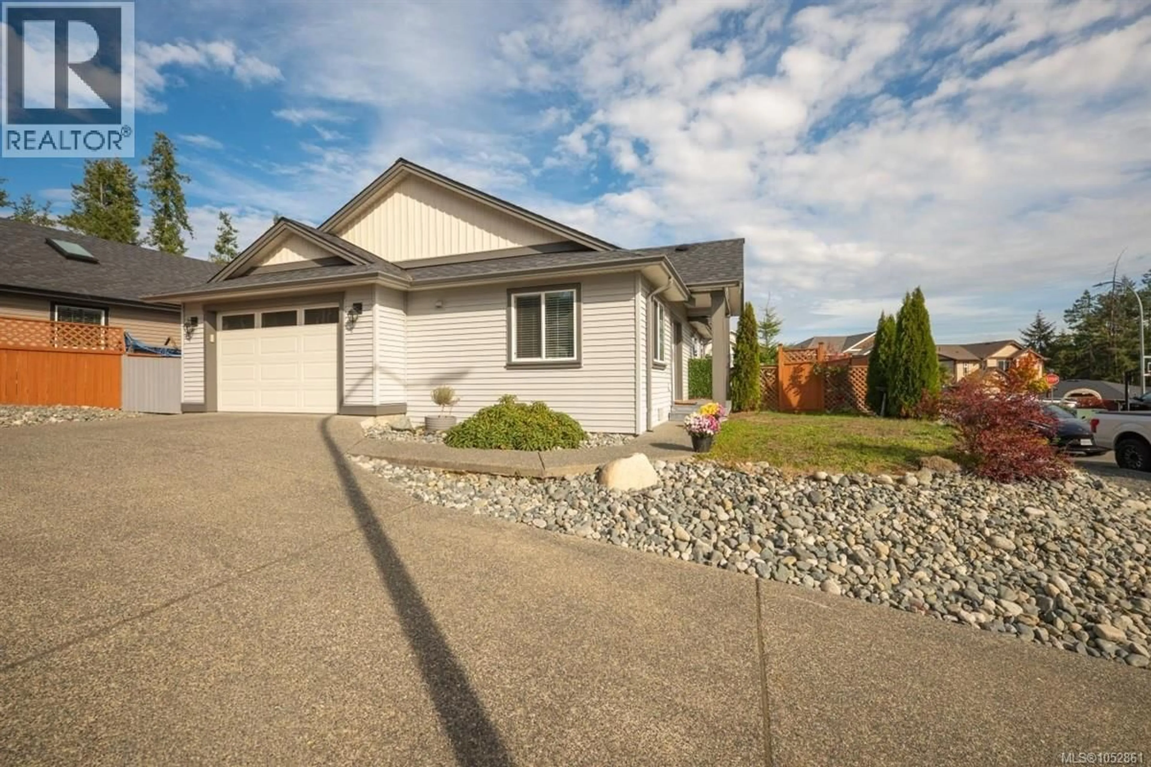 Home with vinyl exterior material, street for 100 CARLO PLACE, Nanaimo British Columbia V9X0B3