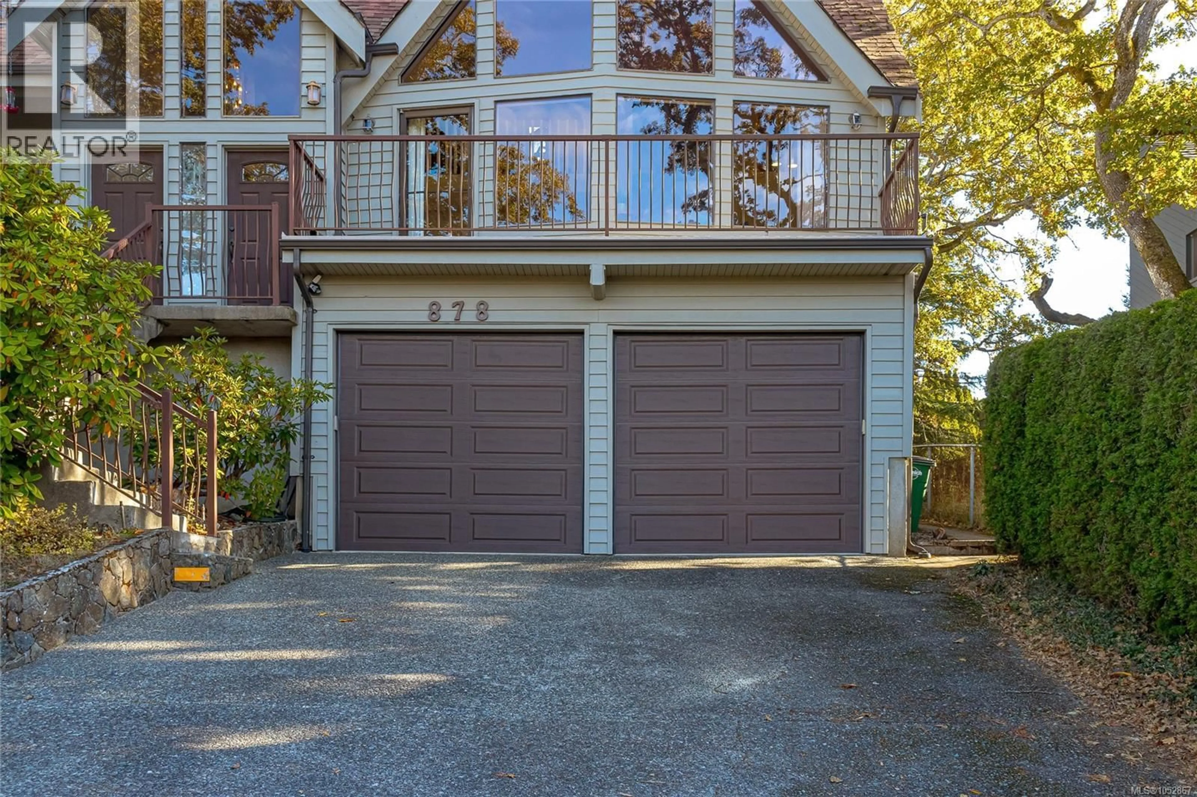 Indoor garage for 878 DENFORD CRESCENT, Saanich British Columbia V8X4N1