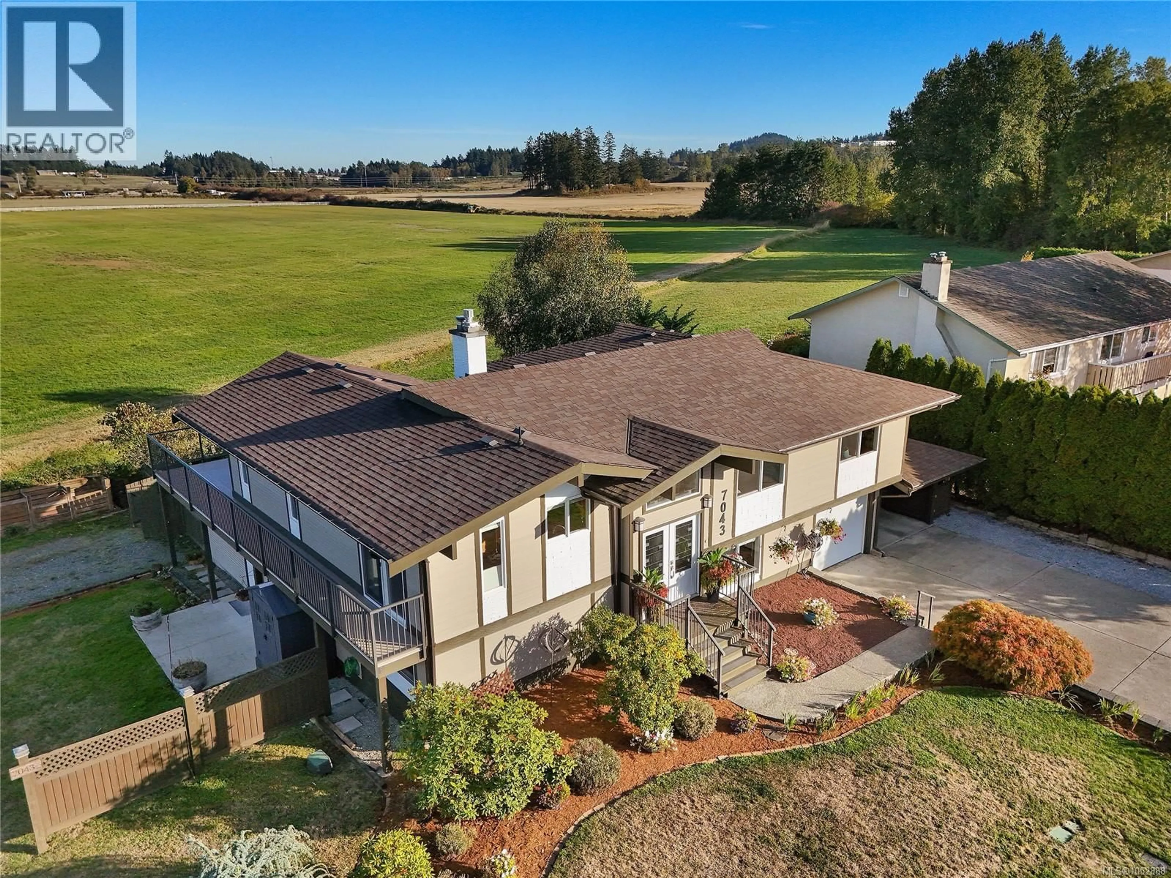 A pic from outside/outdoor area/front of a property/back of a property/a pic from drone, mountain view for 7043 BICKSTAN PLACE, Central Saanich British Columbia V8M1G8