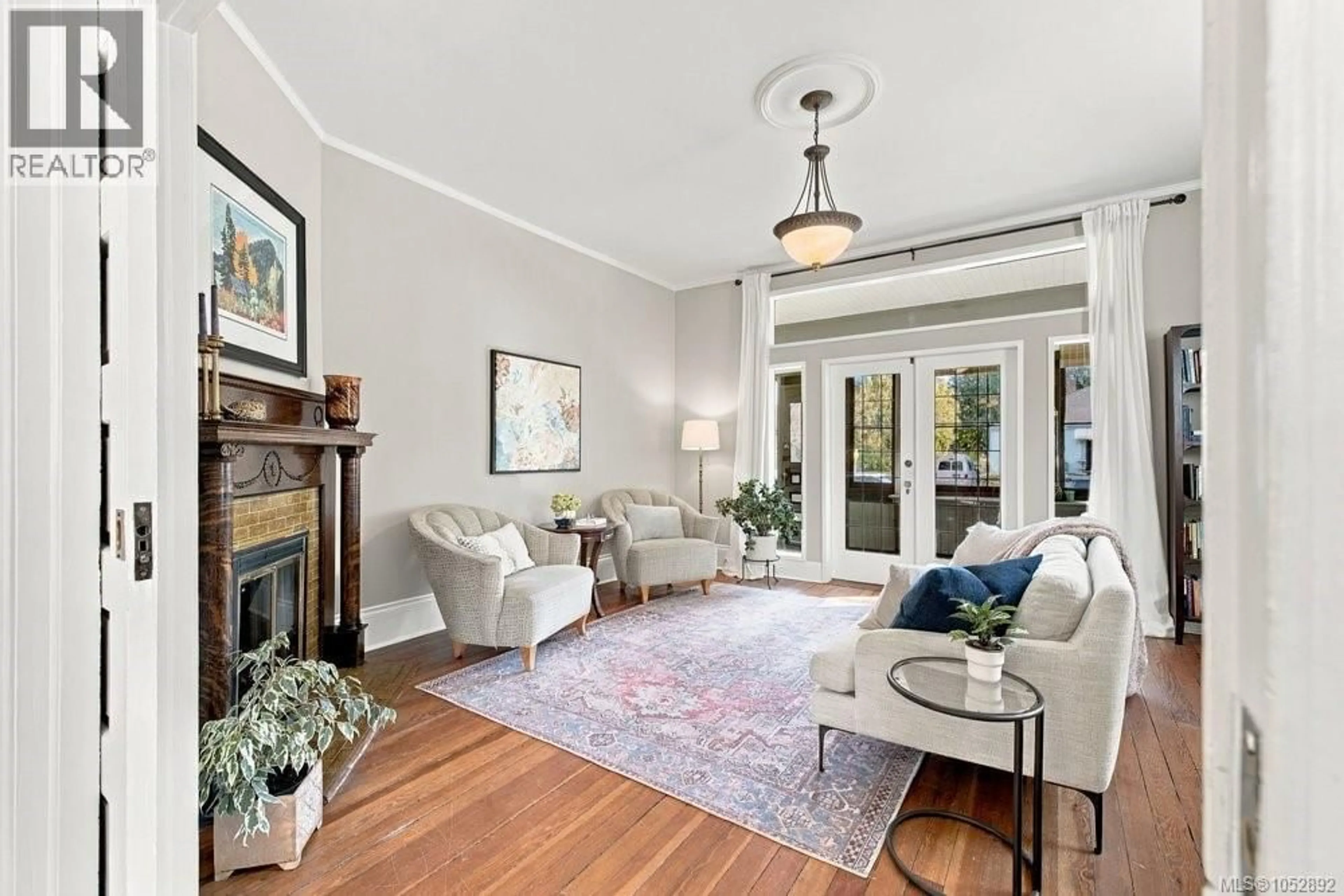 Living room with furniture, unknown for 40 GOVERNMENT STREET, Victoria British Columbia V8V2K3