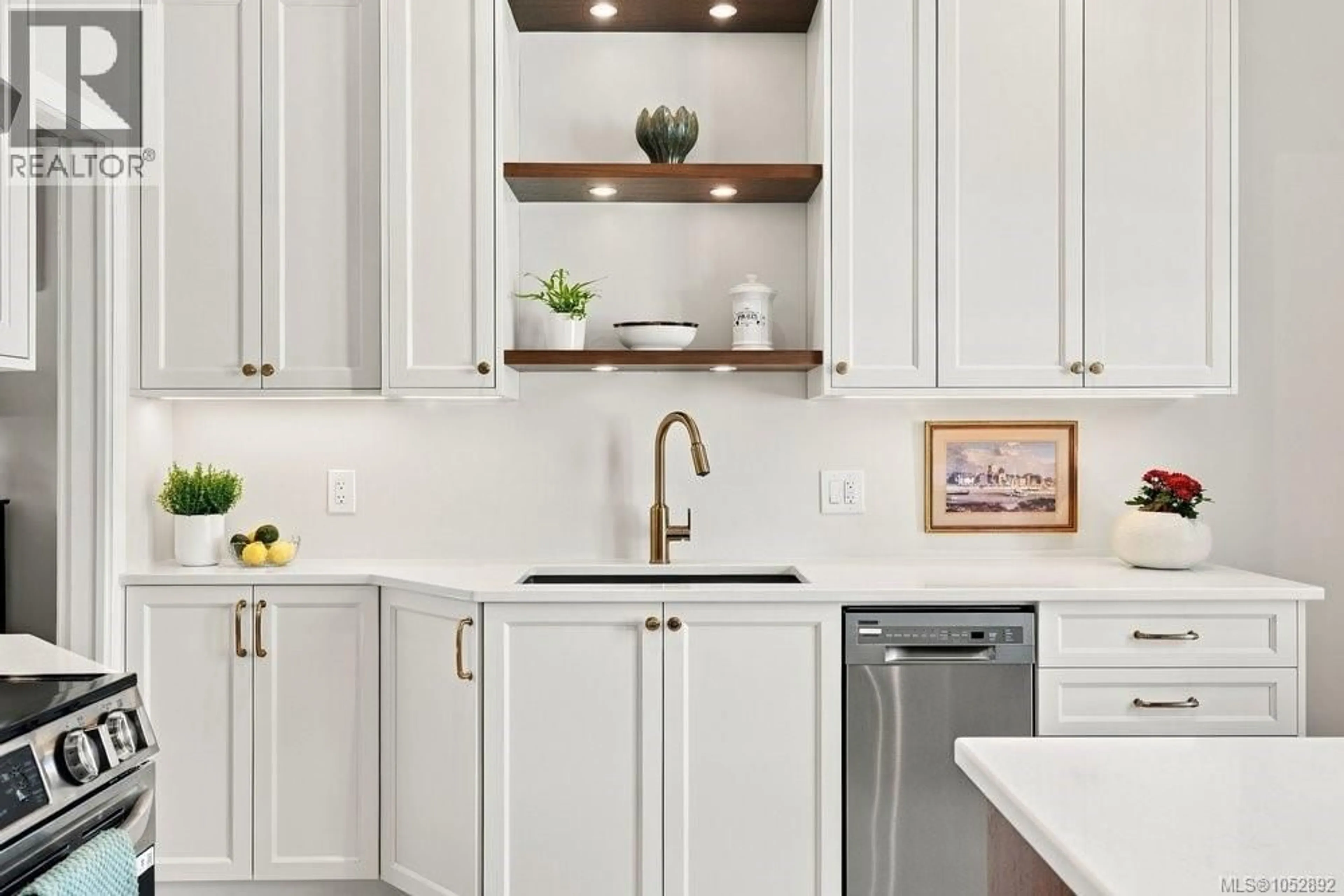Contemporary kitchen, unknown for 40 GOVERNMENT STREET, Victoria British Columbia V8V2K3