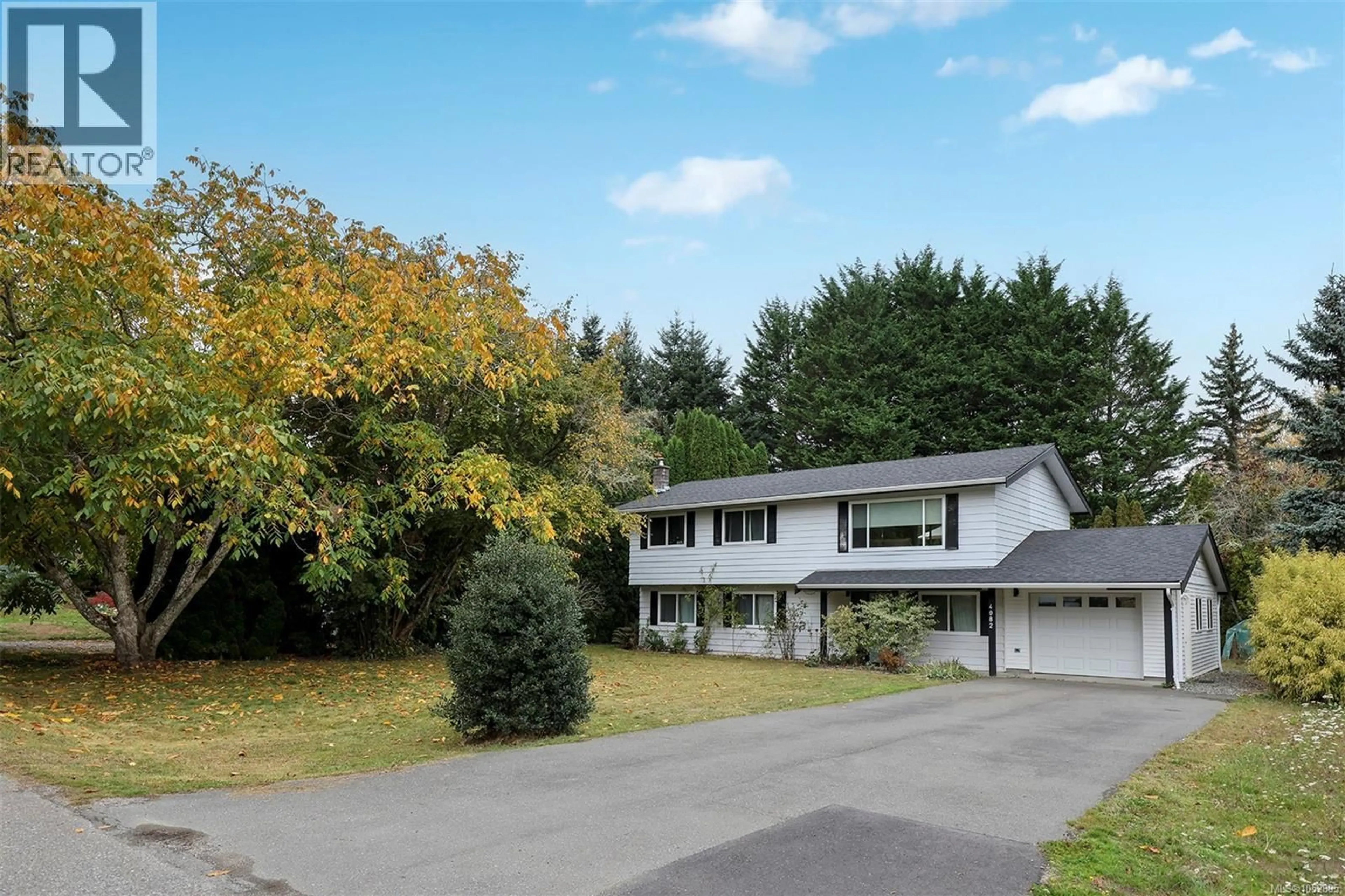 A pic from outside/outdoor area/front of a property/back of a property/a pic from drone, street for 4082 CAREY PLACE, Royston British Columbia V0R2V0