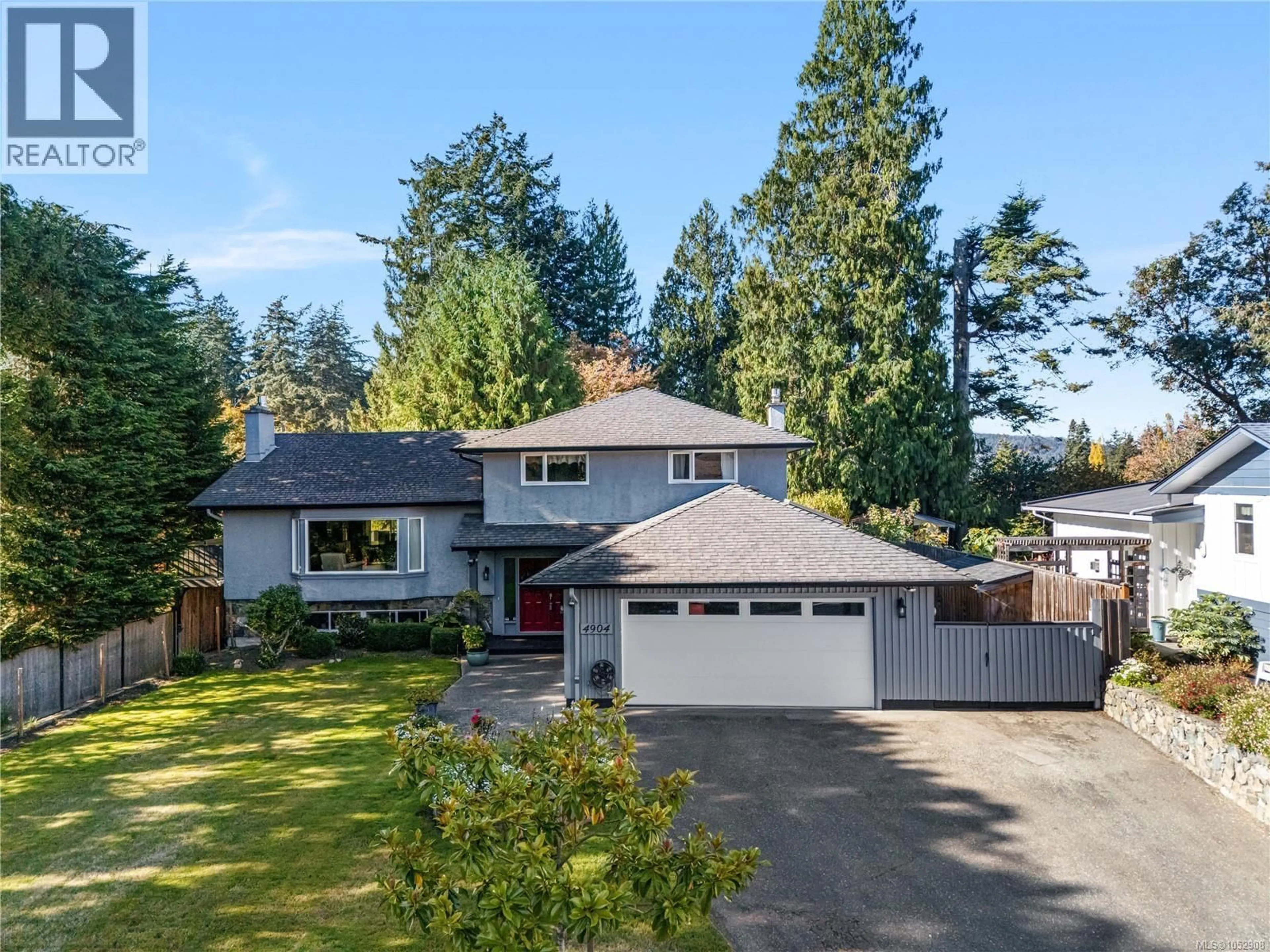 A pic from outside/outdoor area/front of a property/back of a property/a pic from drone, street for 4904 BELLCREST PLACE, Saanich British Columbia V8Y2C9