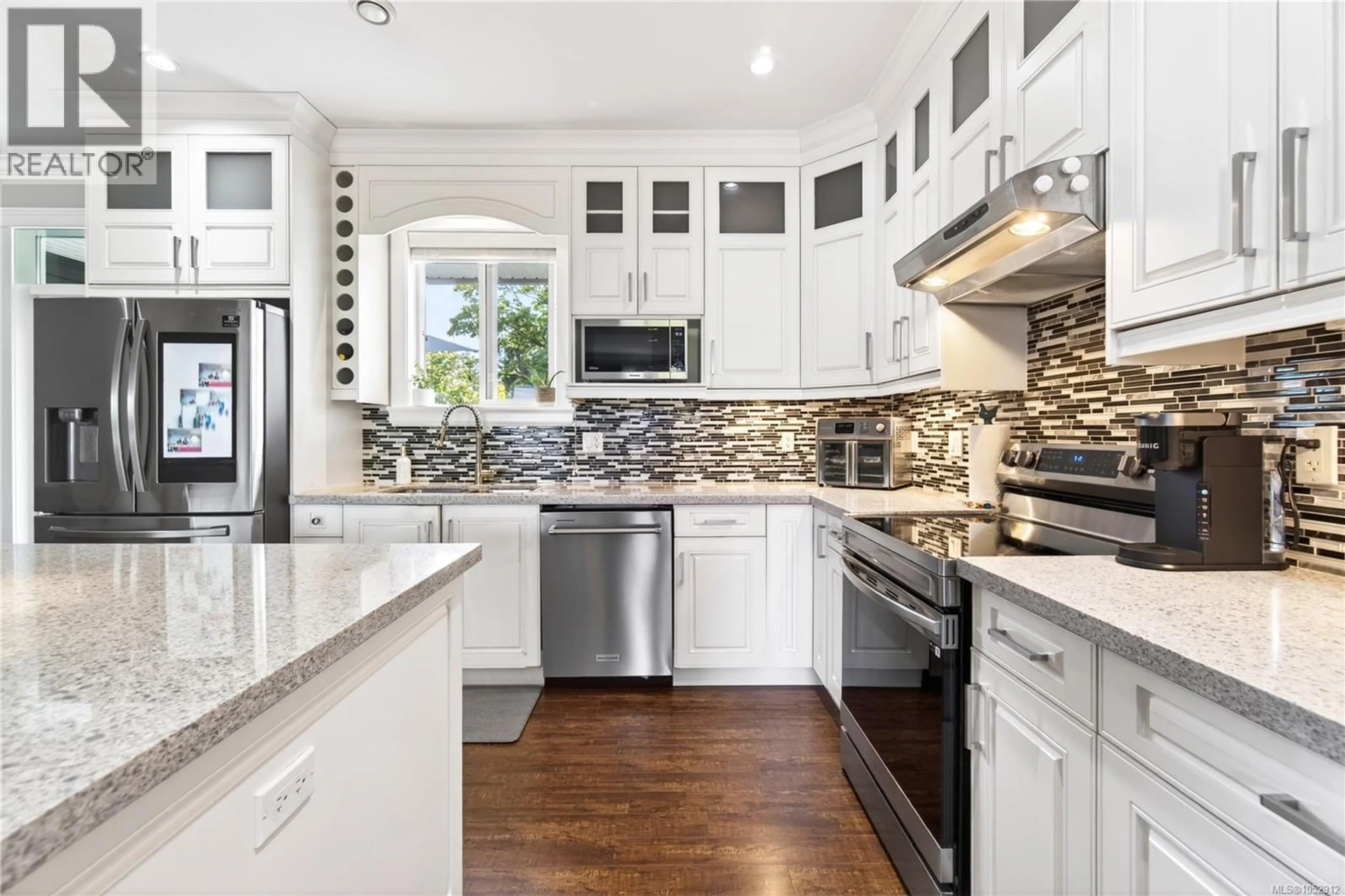 Contemporary kitchen, ceramic/tile floor for 3115 UPLANDS DRIVE, Nanaimo British Columbia V9T2S9