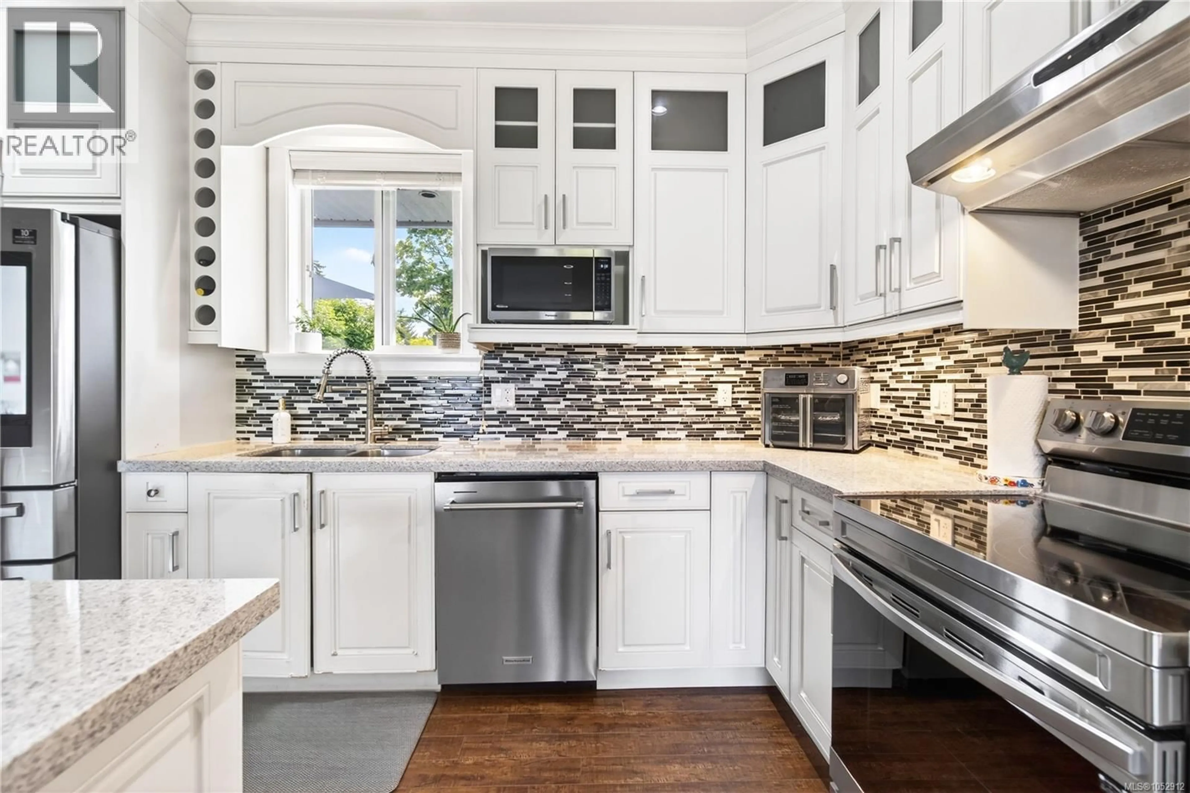 Contemporary kitchen, ceramic/tile floor for 3115 UPLANDS DRIVE, Nanaimo British Columbia V9T2S9
