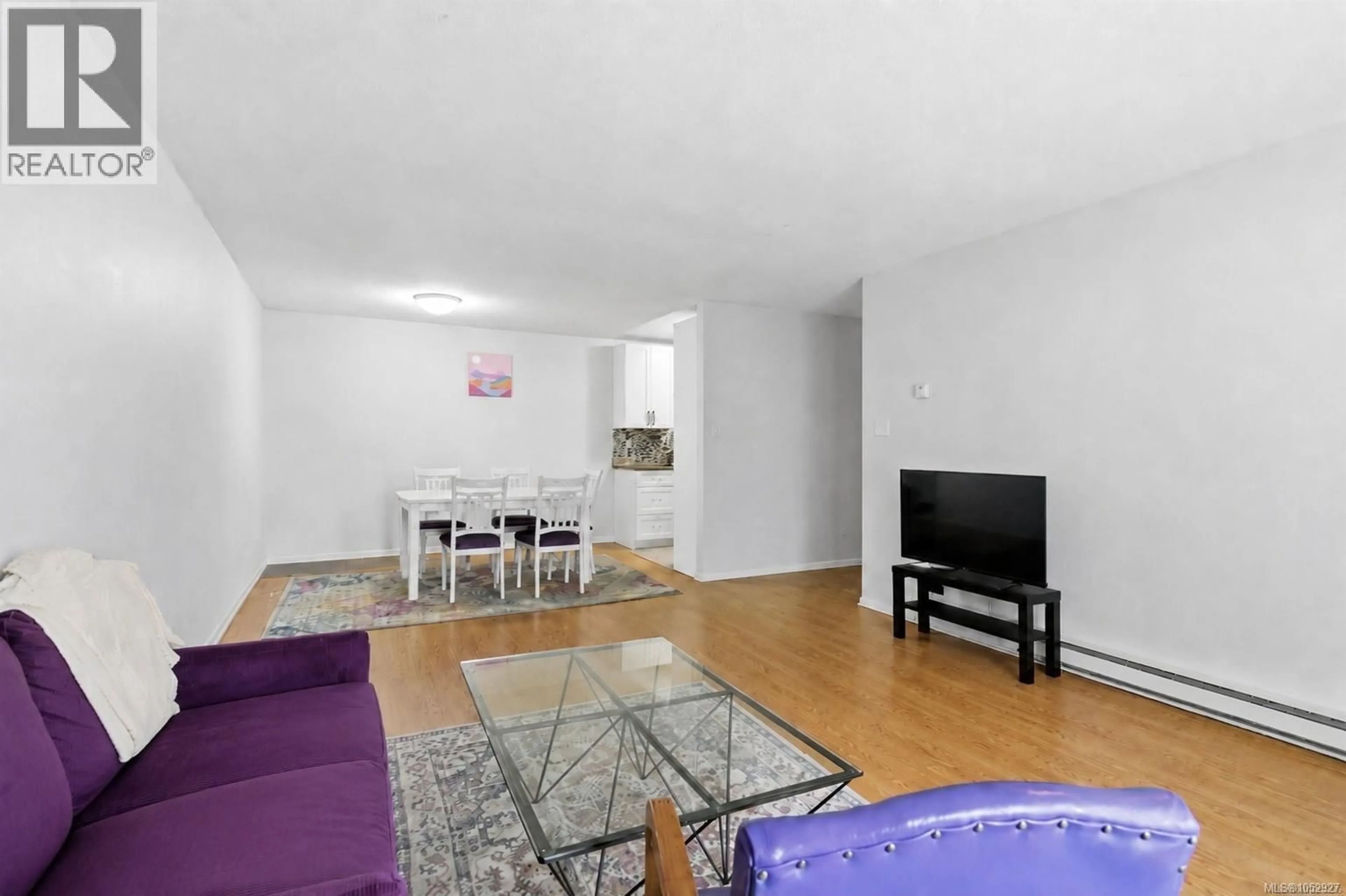 Living room with furniture, unknown for 314 - 3235 QUADRA STREET, Saanich British Columbia V8X1G4