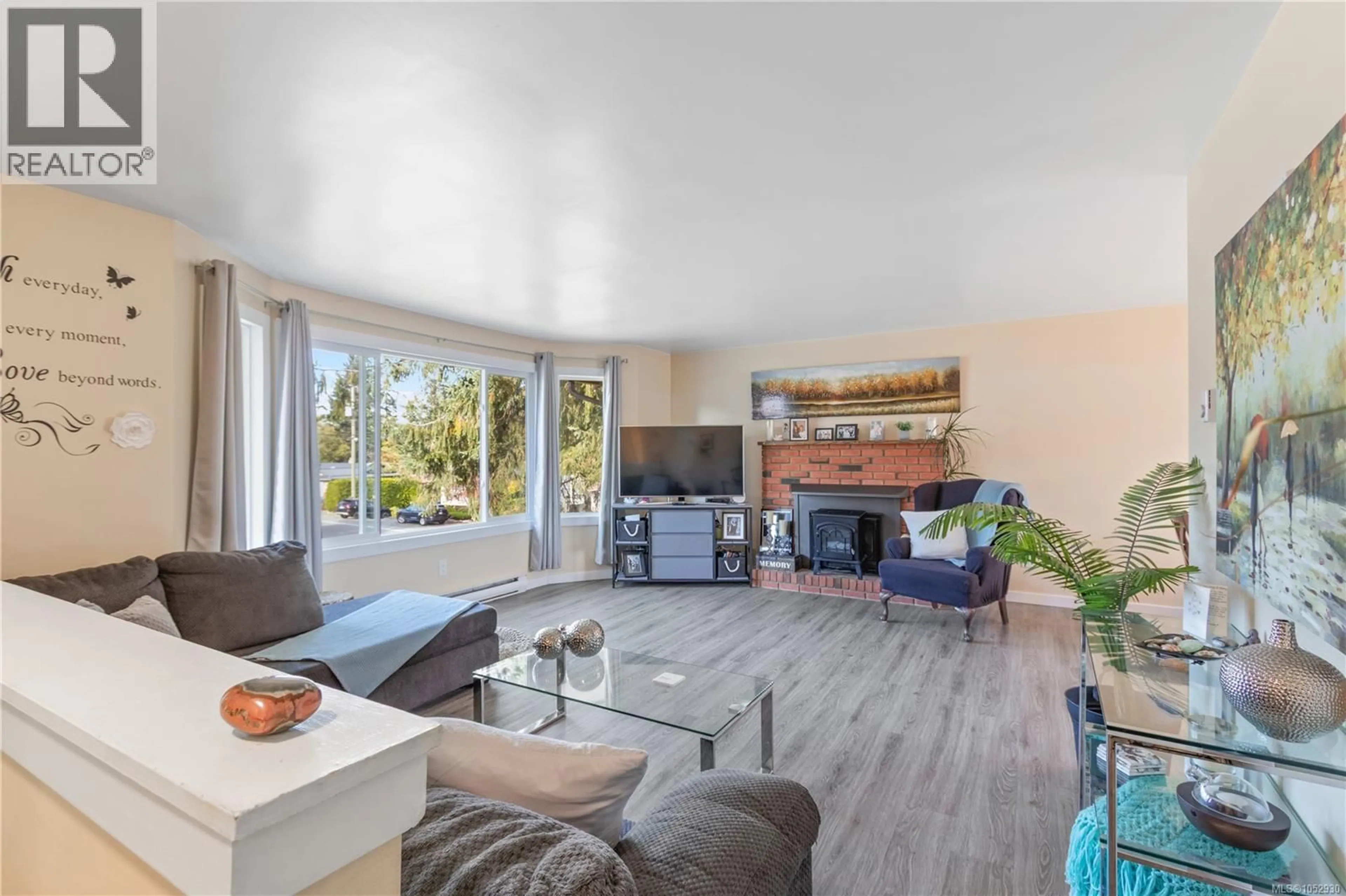Living room with furniture, unknown for 3735 COTTLEVIEW DRIVE, Nanaimo British Columbia V9T4C4