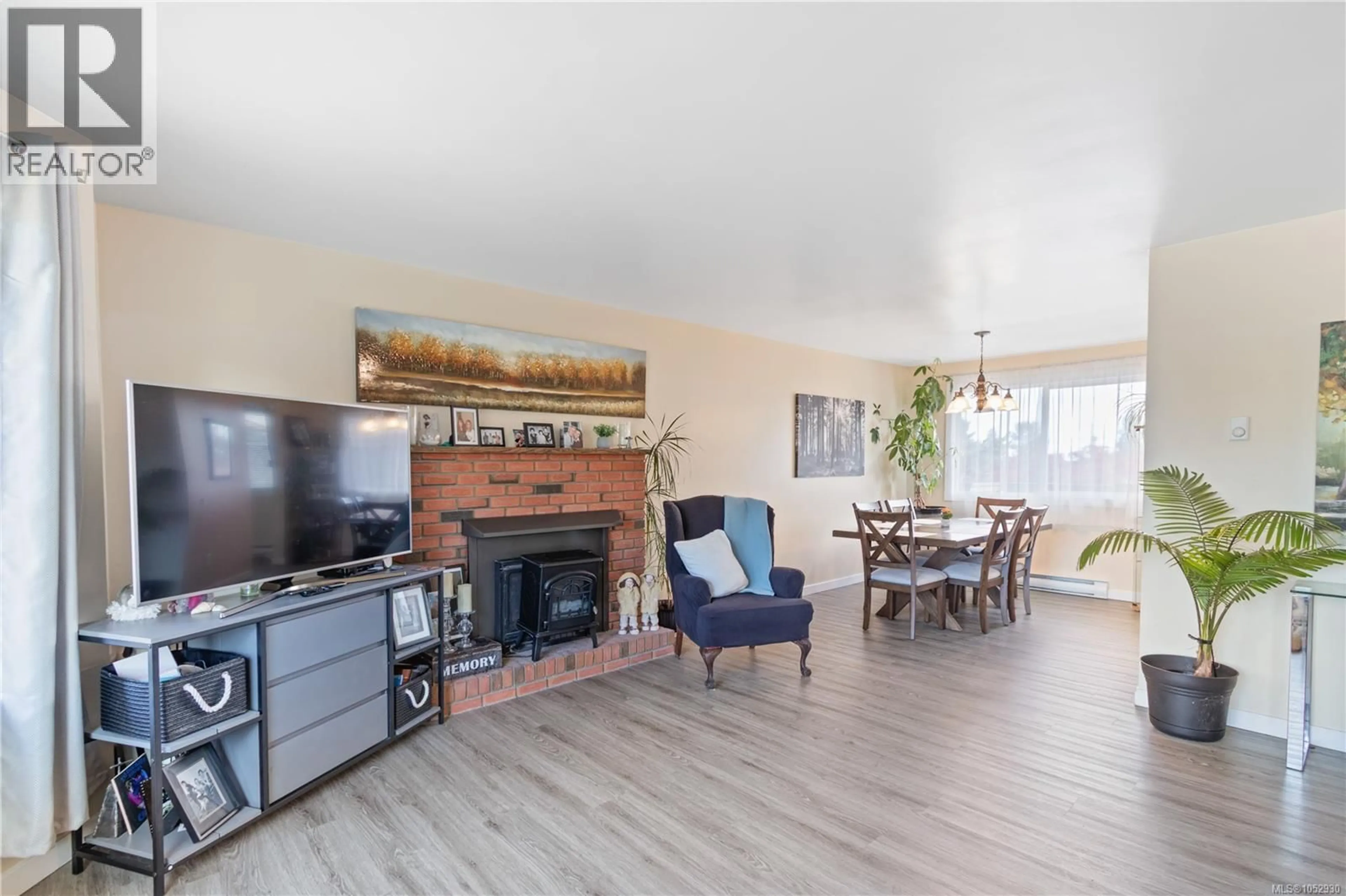 Living room with furniture, unknown for 3735 COTTLEVIEW DRIVE, Nanaimo British Columbia V9T4C4
