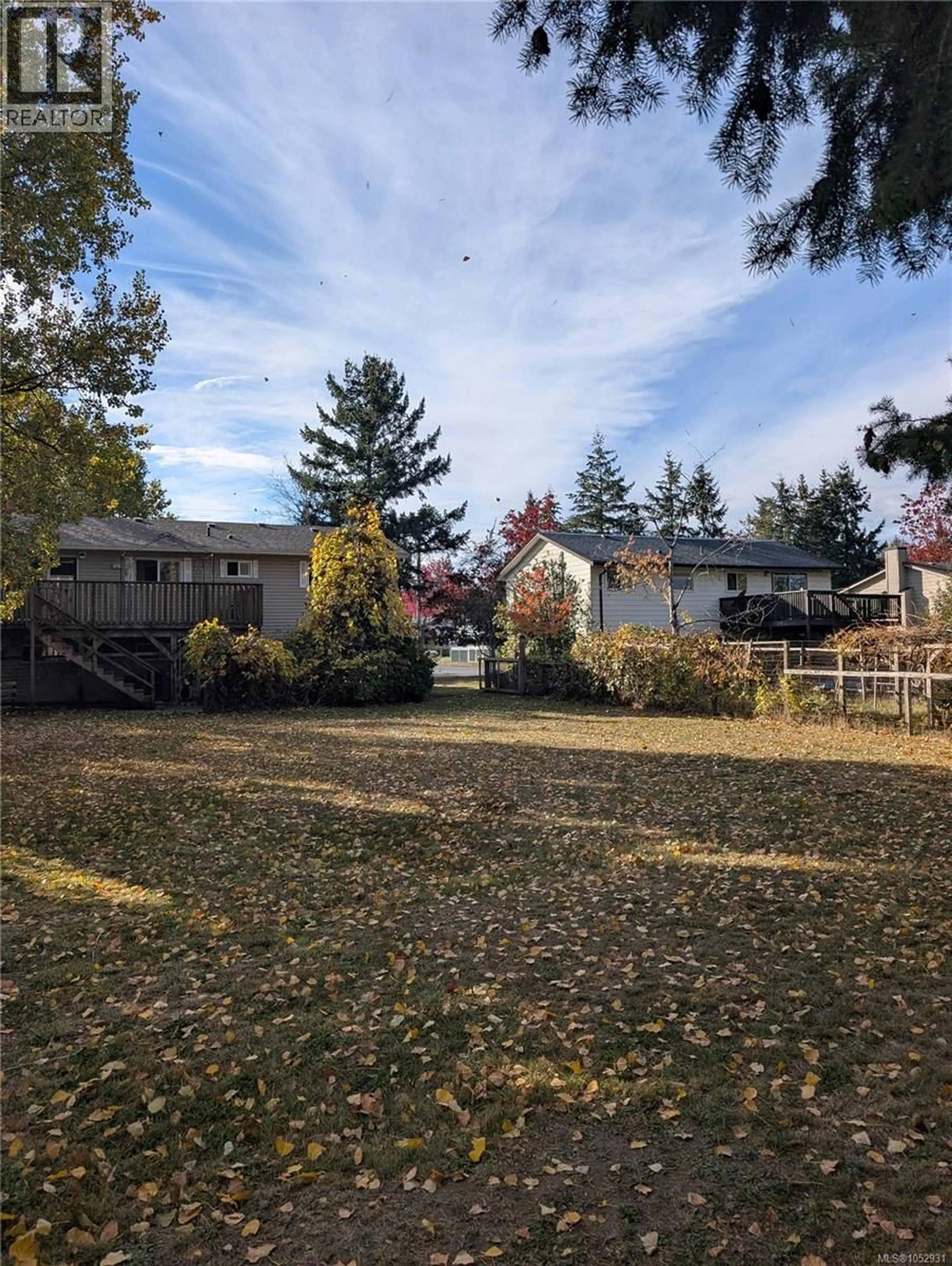 A pic from outside/outdoor area/front of a property/back of a property/a pic from drone, unknown for 1440 DOGWOOD AVENUE, Comox British Columbia V9M2Z5
