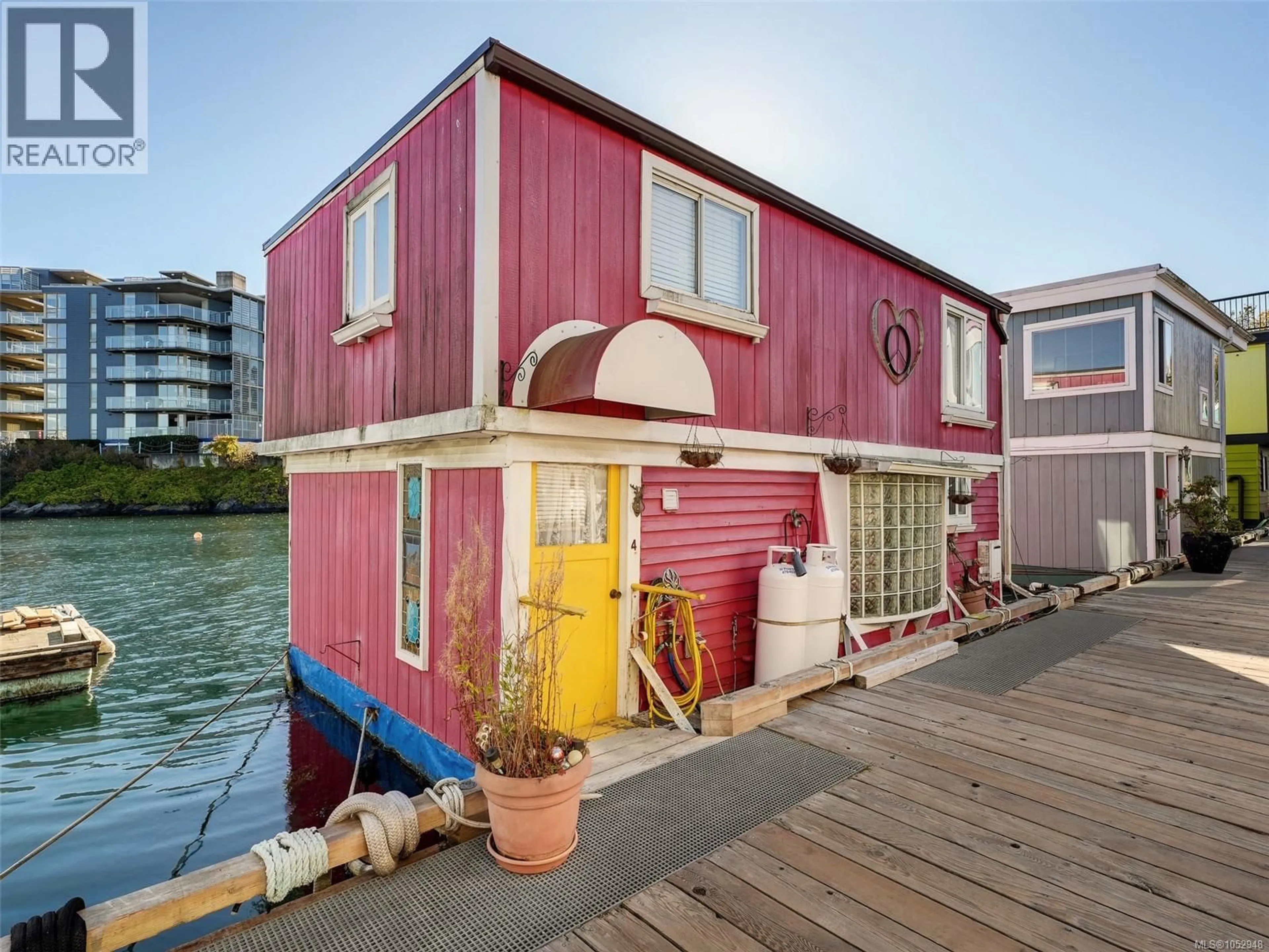 Home with vinyl exterior material, water/lake/river/ocean view for A4 - 1 DALLAS ROAD, Victoria British Columbia V8V0B2