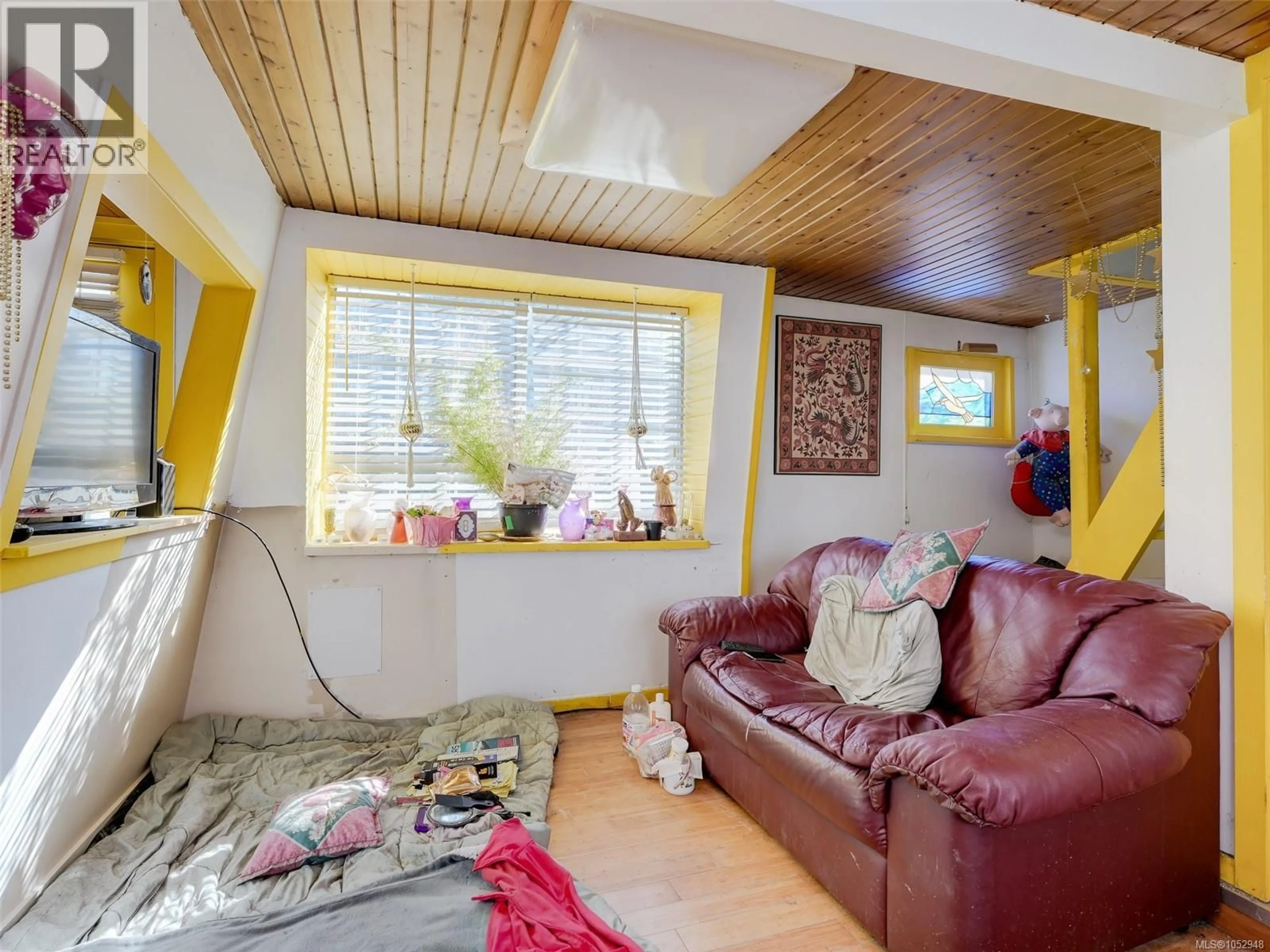 Living room with furniture, wood/laminate floor for A4 - 1 DALLAS ROAD, Victoria British Columbia V8V0B2