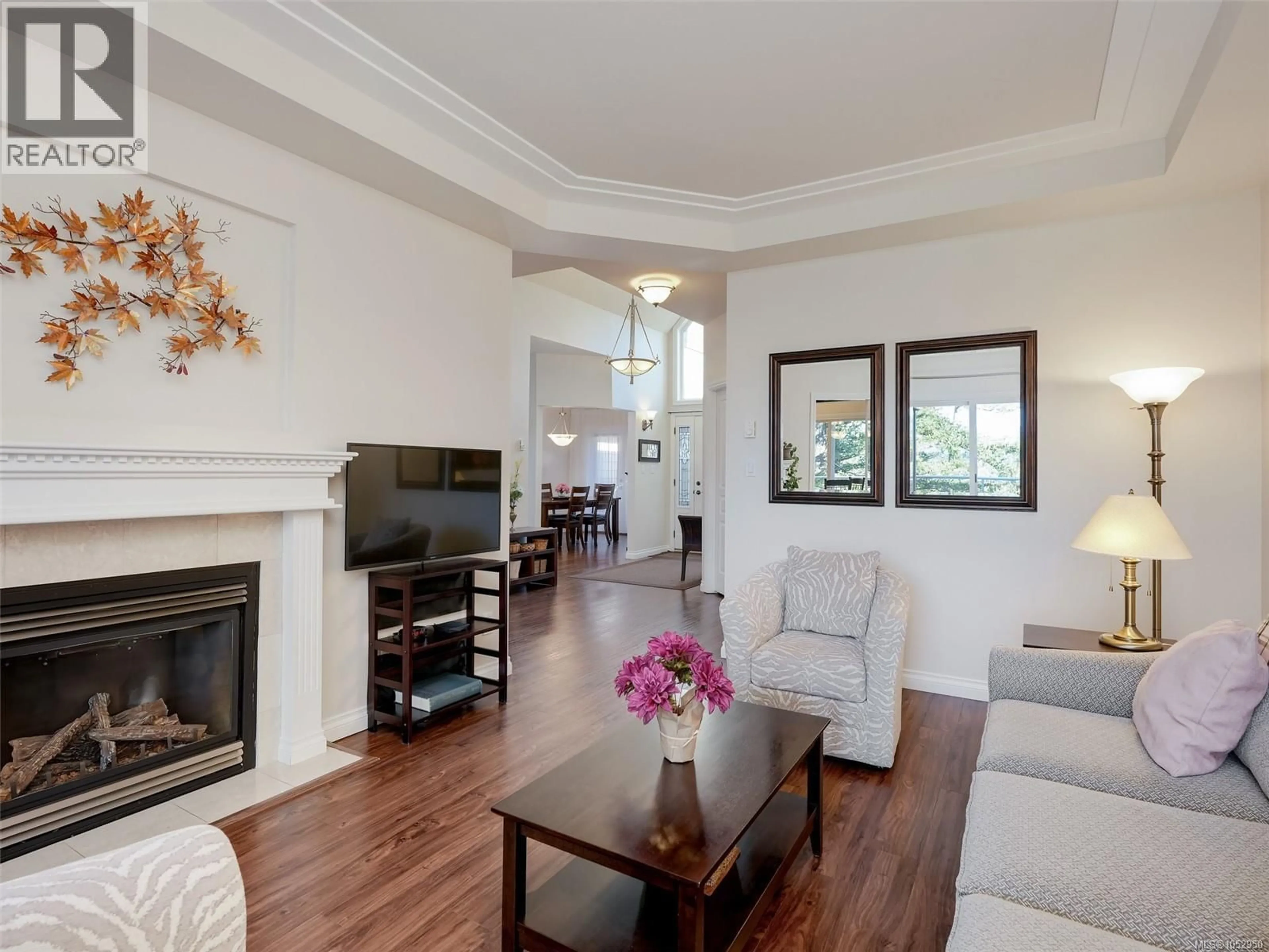 Living room with furniture, wood/laminate floor for 12 - 934 BOULDERWOOD RISE, Saanich British Columbia V8Y3H5