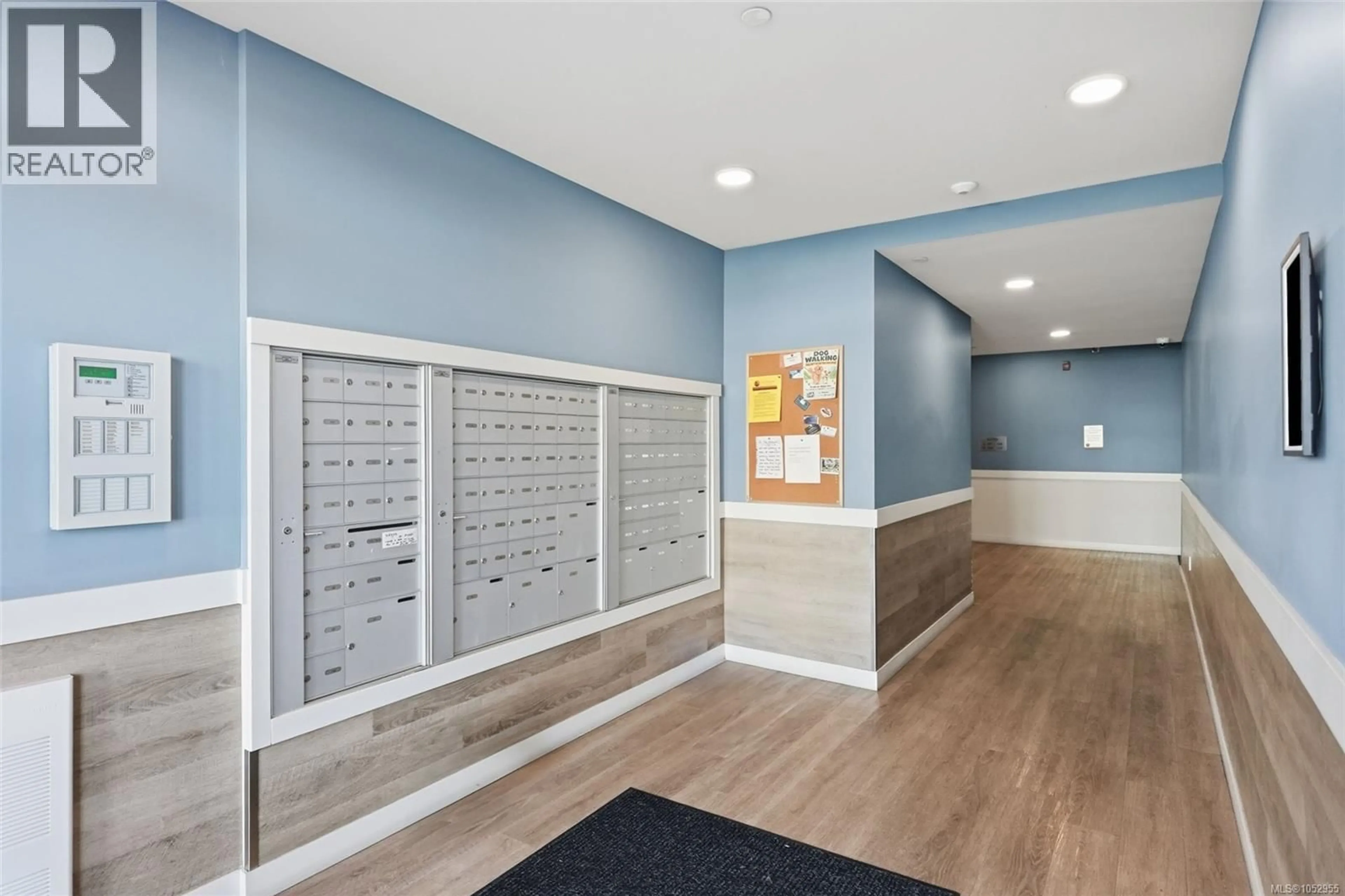 Indoor foyer for 420 - 4830 CEDAR RIDGE PLACE, Nanaimo British Columbia V9T0M8
