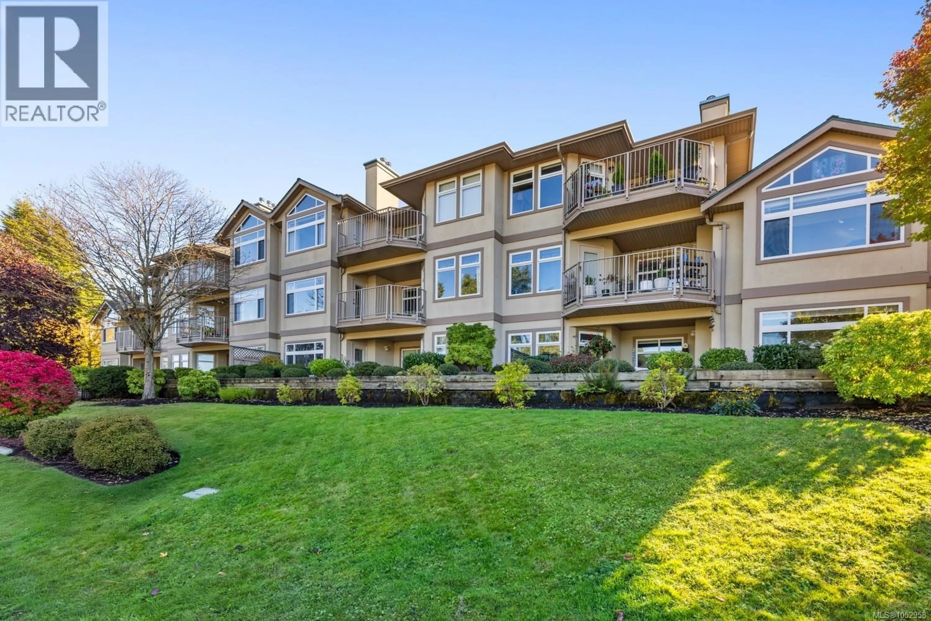 Patio, water/lake/river/ocean view for 301 - 354 MORISON AVENUE, Parksville British Columbia V9P2V3