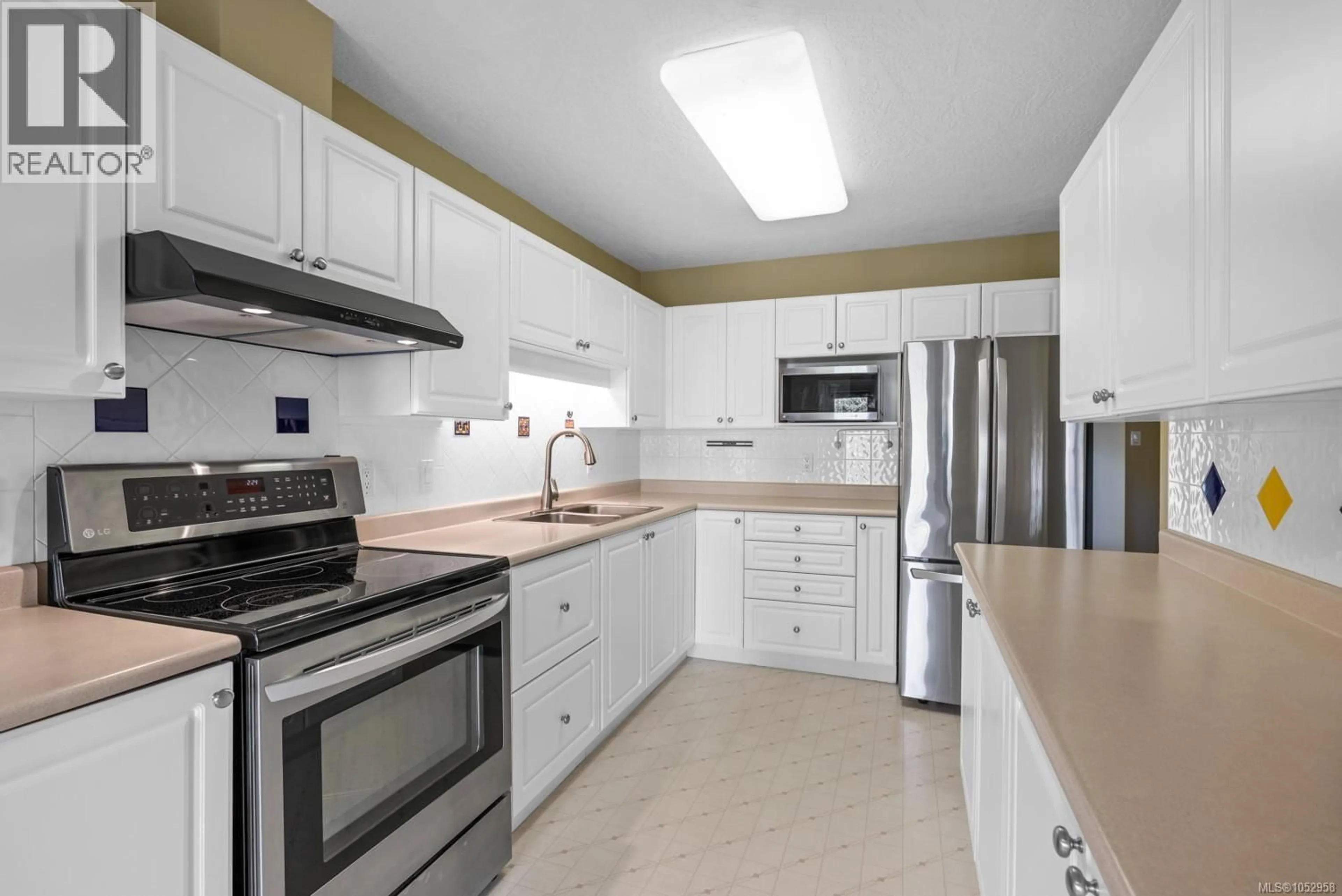 Standard kitchen, ceramic/tile floor for 301 - 354 MORISON AVENUE, Parksville British Columbia V9P2V3
