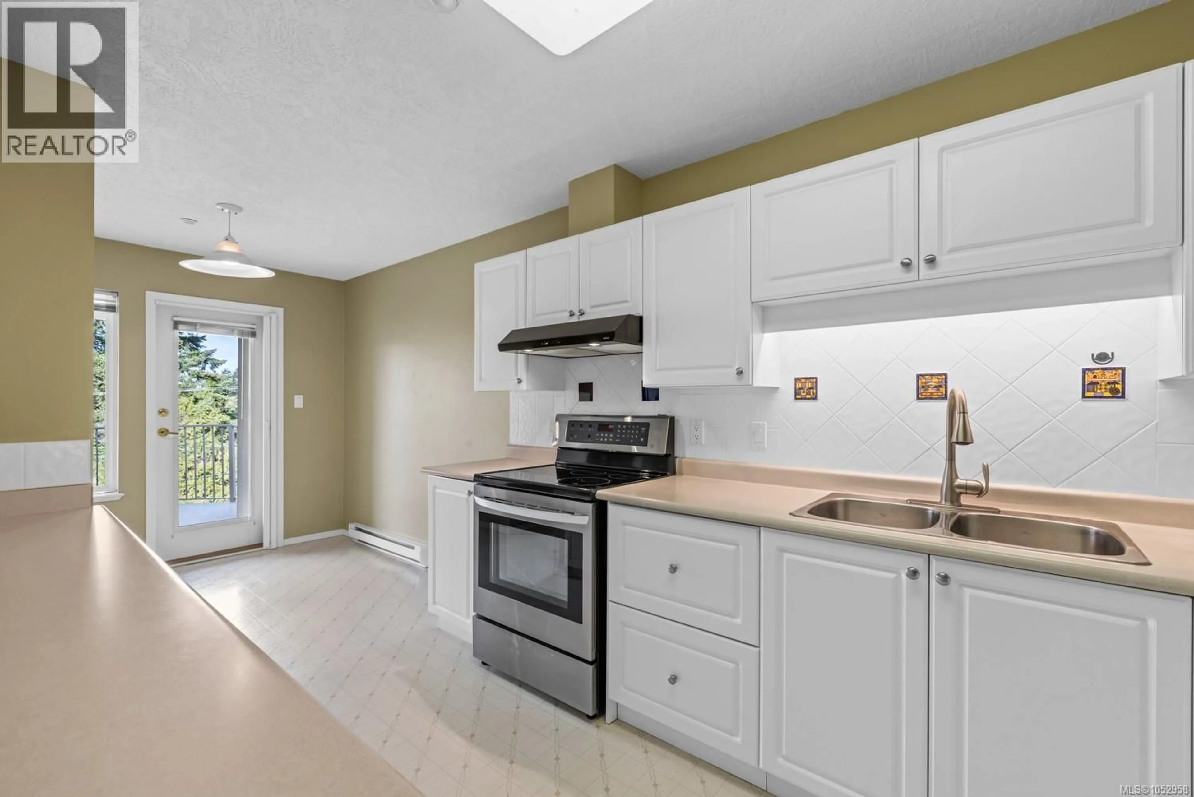 Standard kitchen, ceramic/tile floor for 301 - 354 MORISON AVENUE, Parksville British Columbia V9P2V3