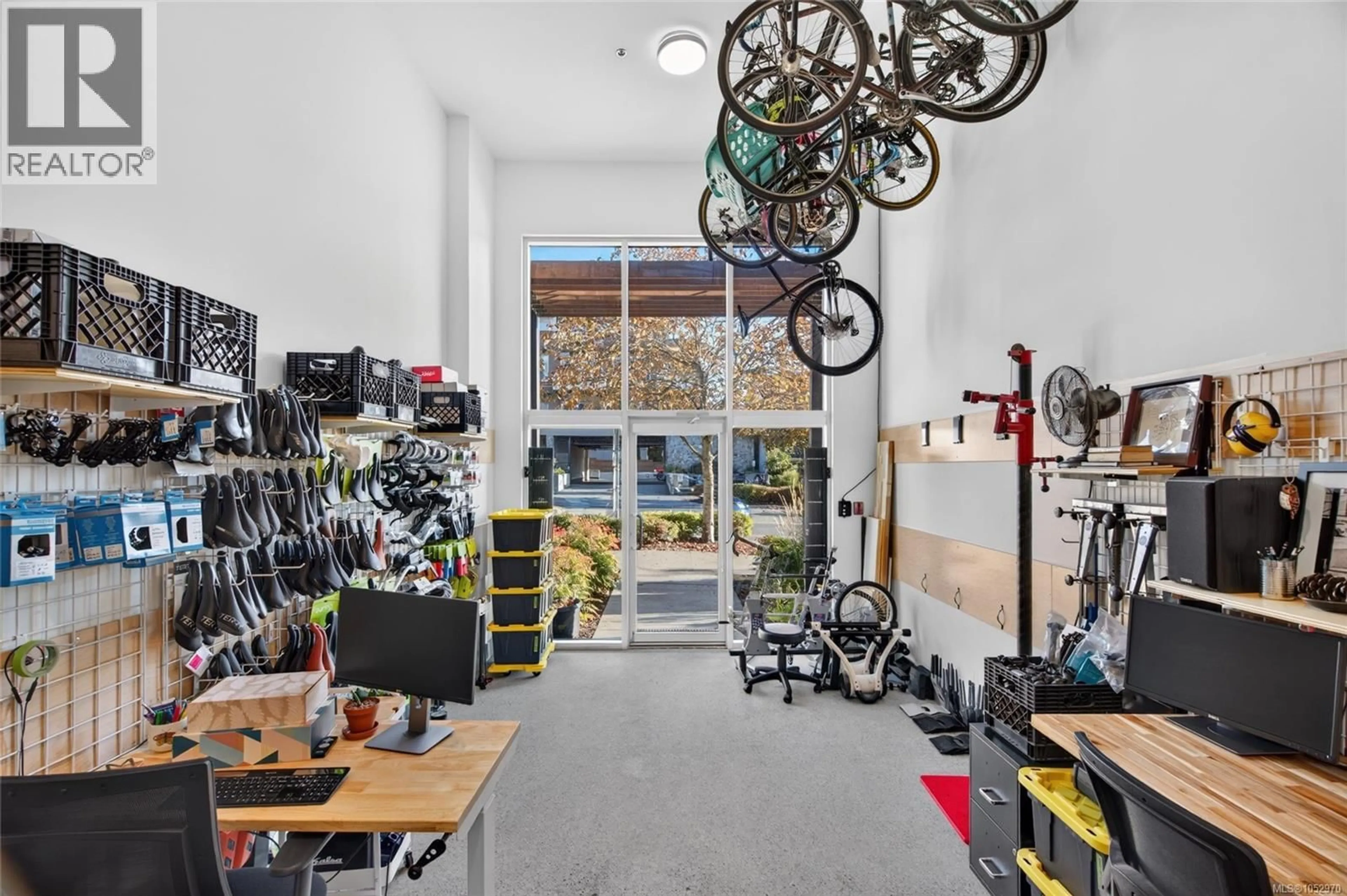 Indoor garage for 101 - 7162 WEST SAANICH ROAD, Central Saanich British Columbia V8M1P6