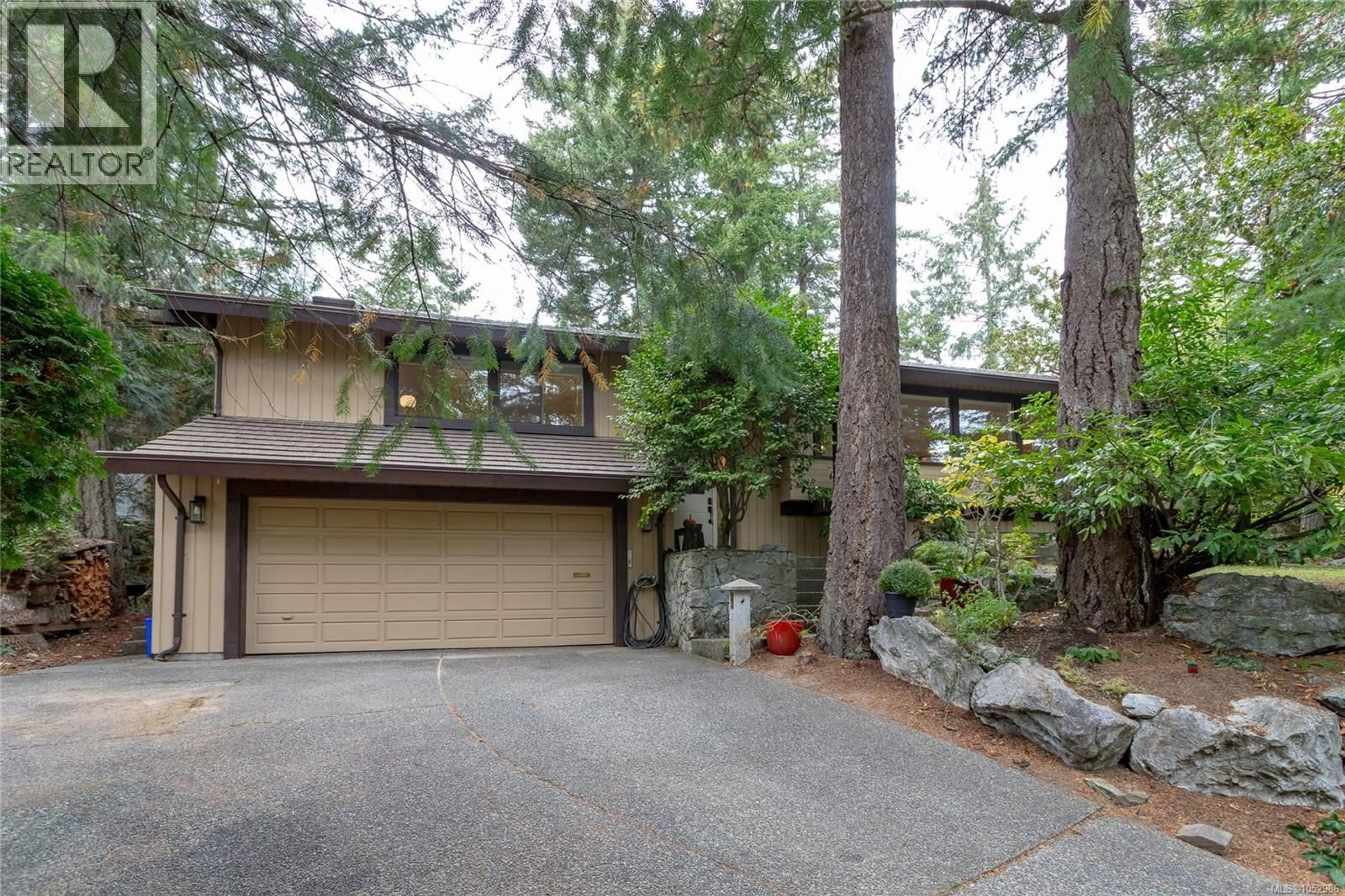 Unknown for 1043 PONDWOOD LANE, Saanich British Columbia V8X4S6