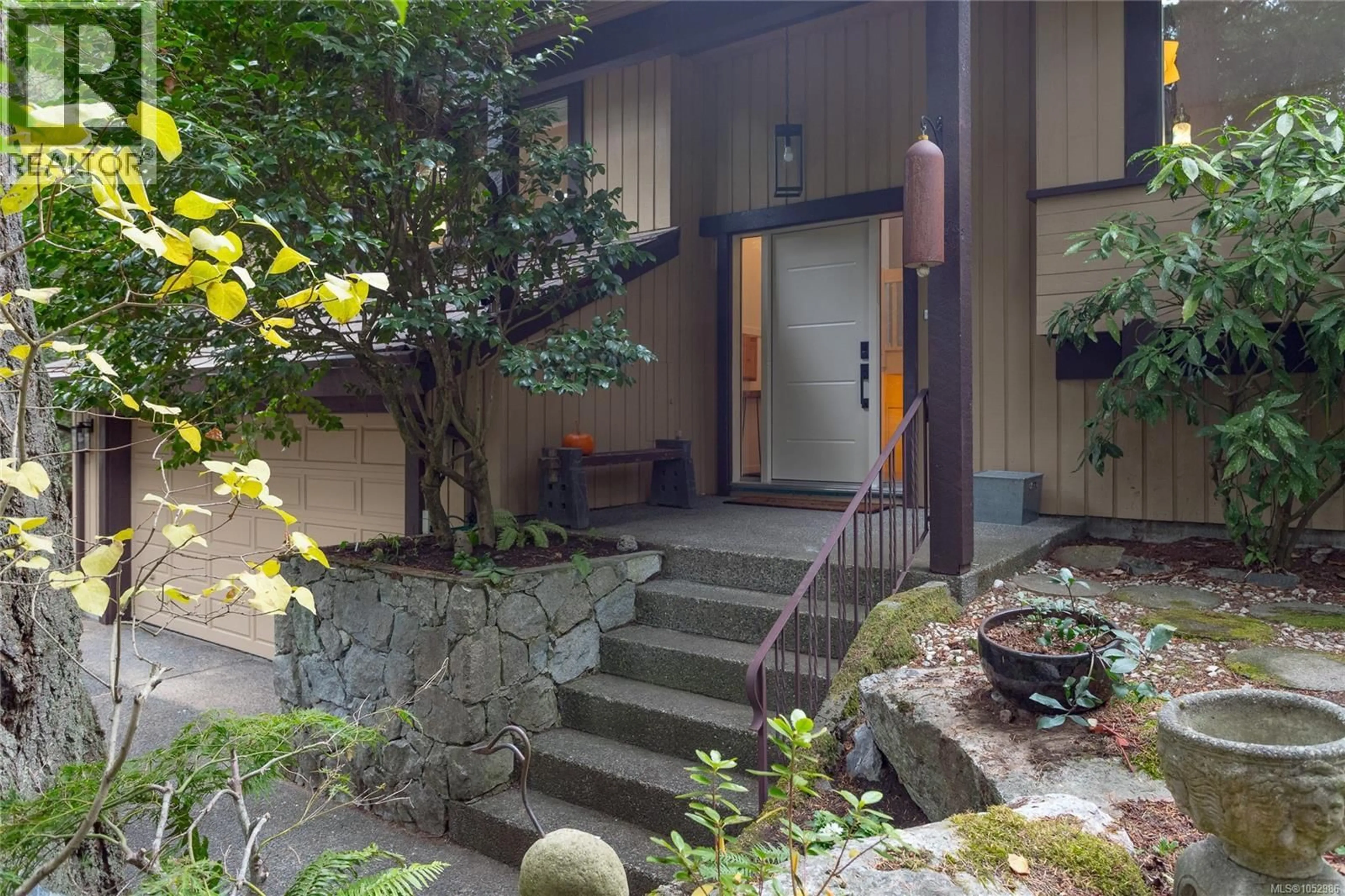 Unknown for 1043 PONDWOOD LANE, Saanich British Columbia V8X4S6