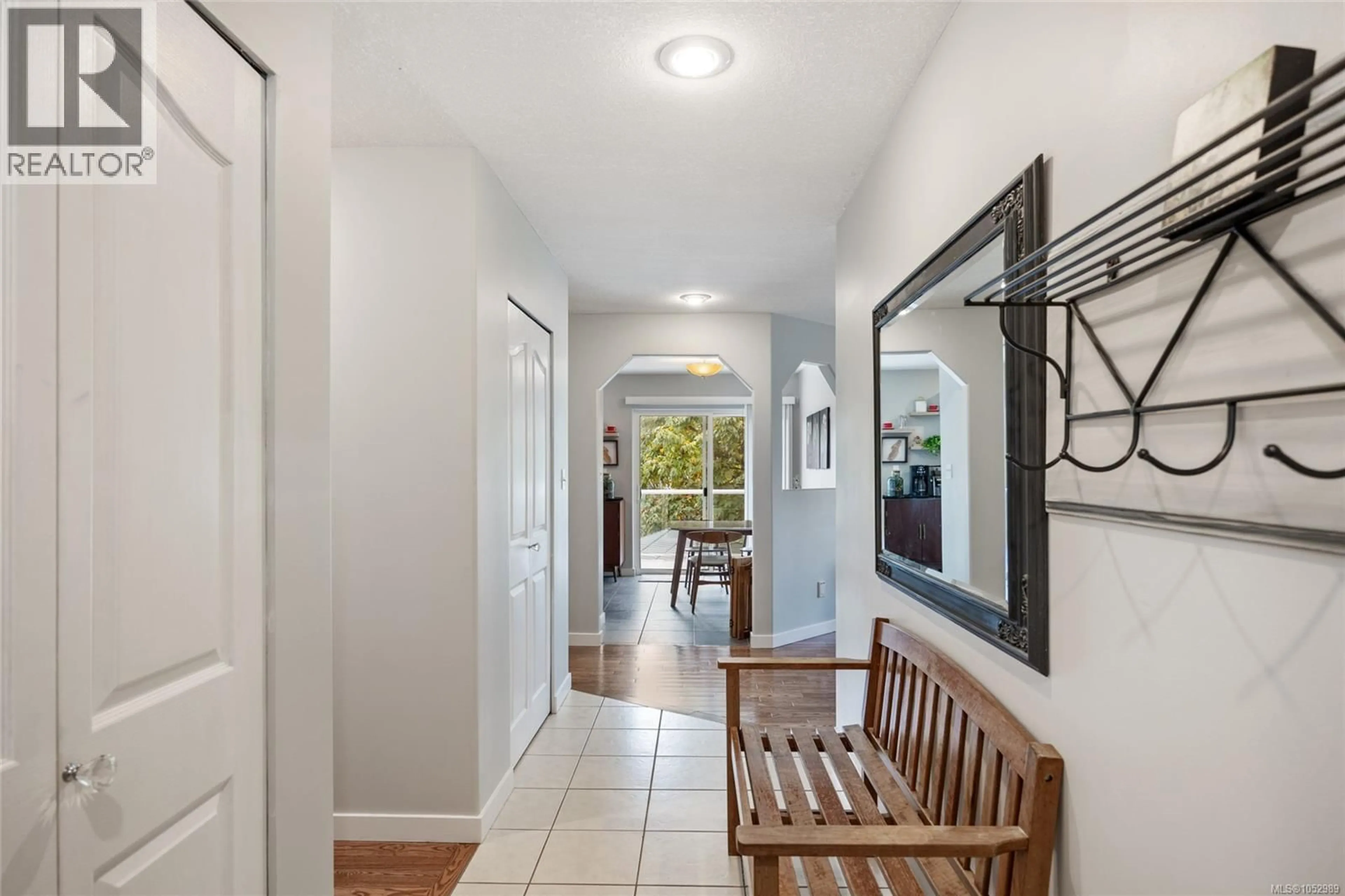 Indoor entryway for 1157 VIEW PLACE, Courtenay British Columbia V9N9B6