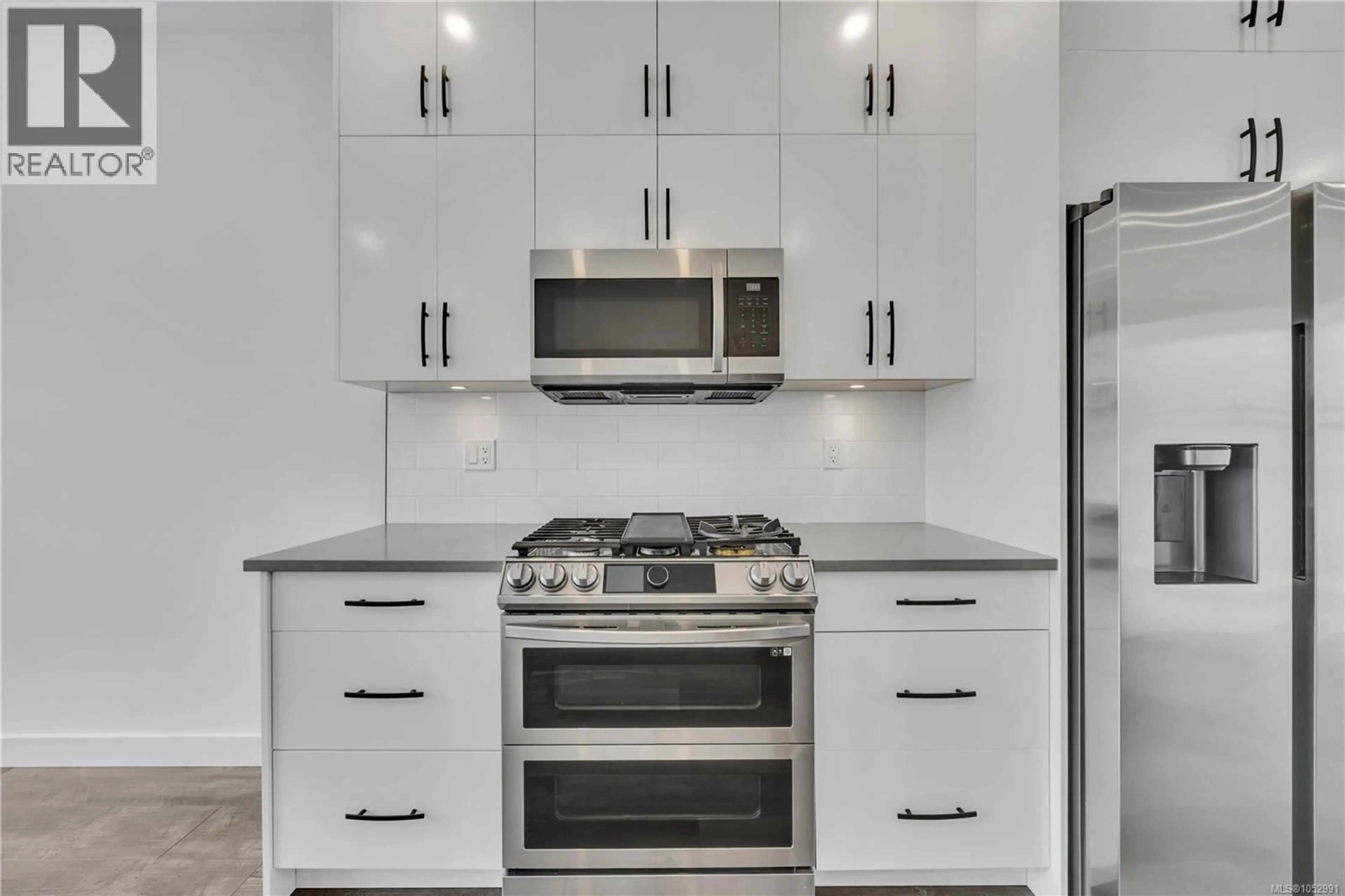 Contemporary kitchen, ceramic/tile floor for 1036 BOXCAR CLOSE, Langford British Columbia V9B0Y4
