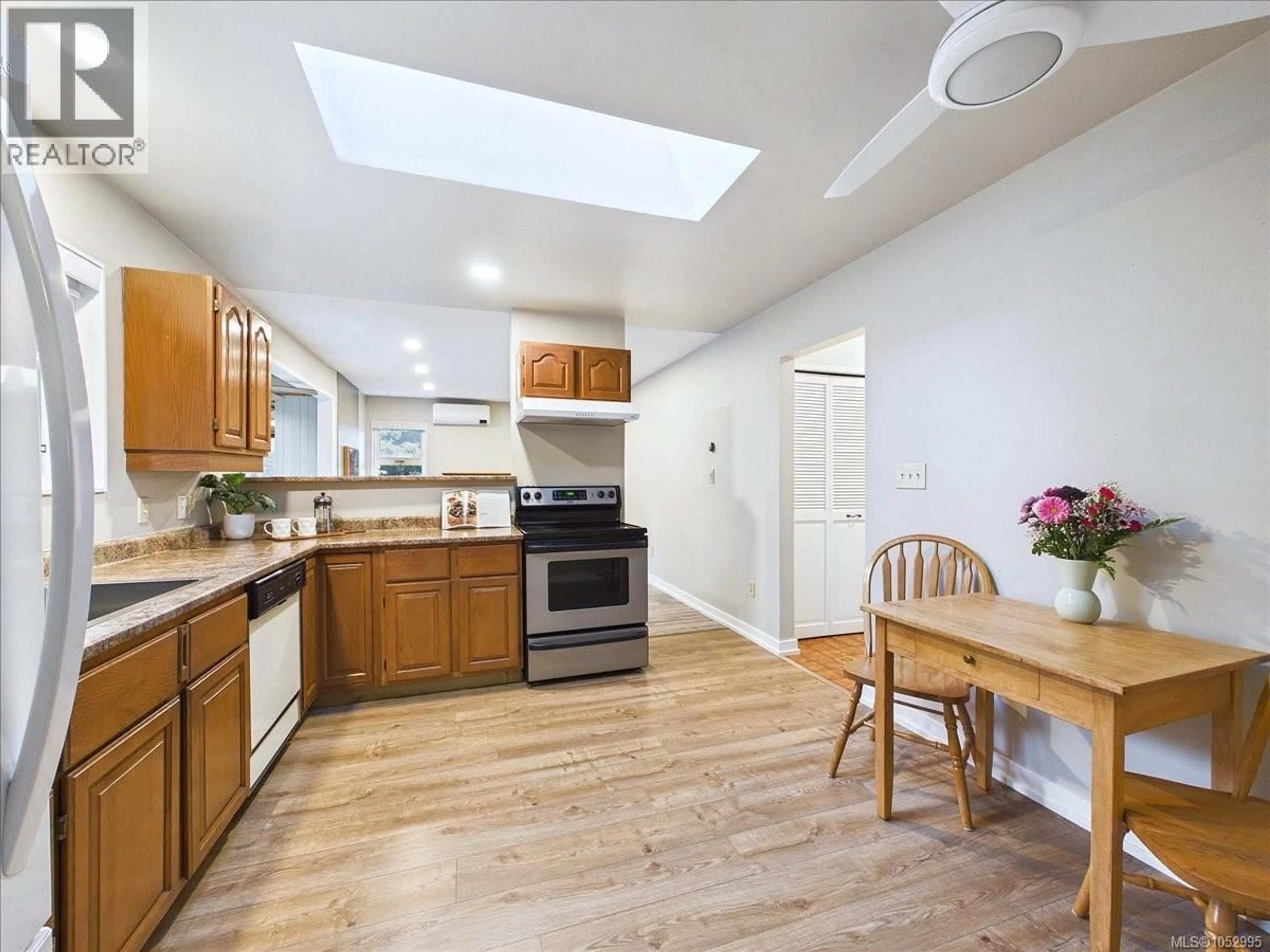 Open concept kitchen, unknown for 895 BRENTWOOD HEIGHTS, Central Saanich British Columbia V8M1A8