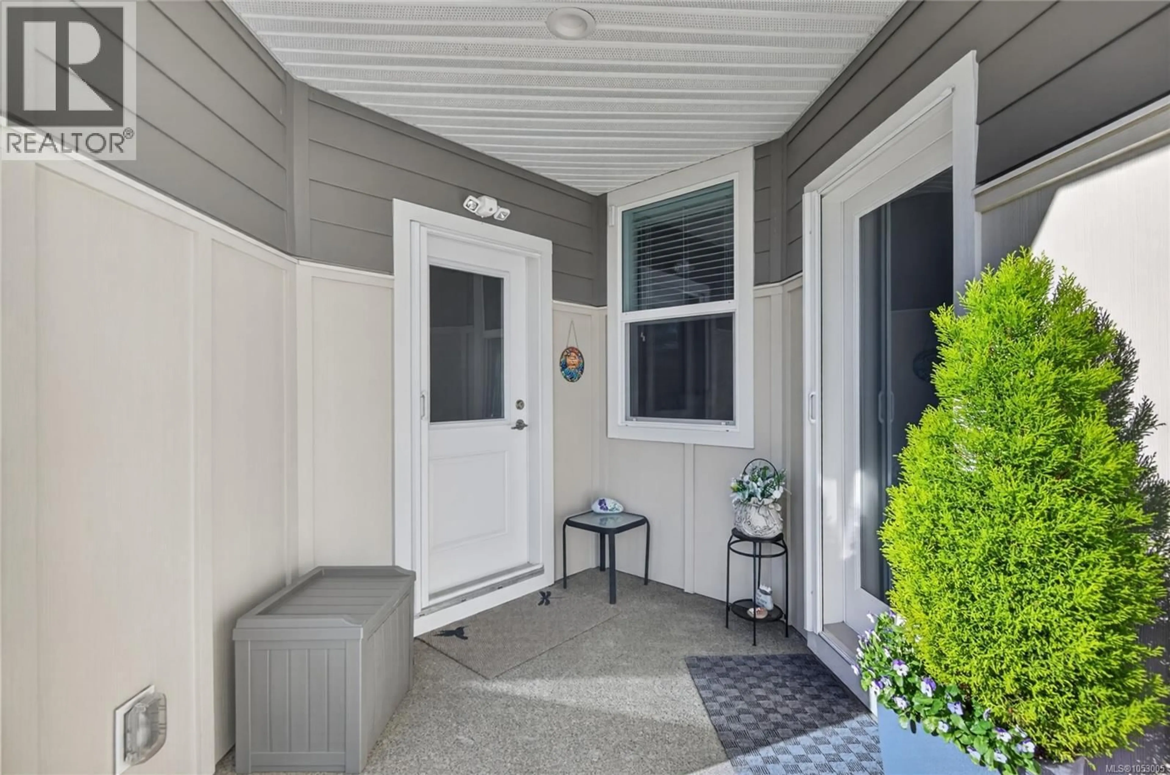 Indoor entryway for 18 - 2000 TREELANE ROAD, Campbell River British Columbia V9W0E1