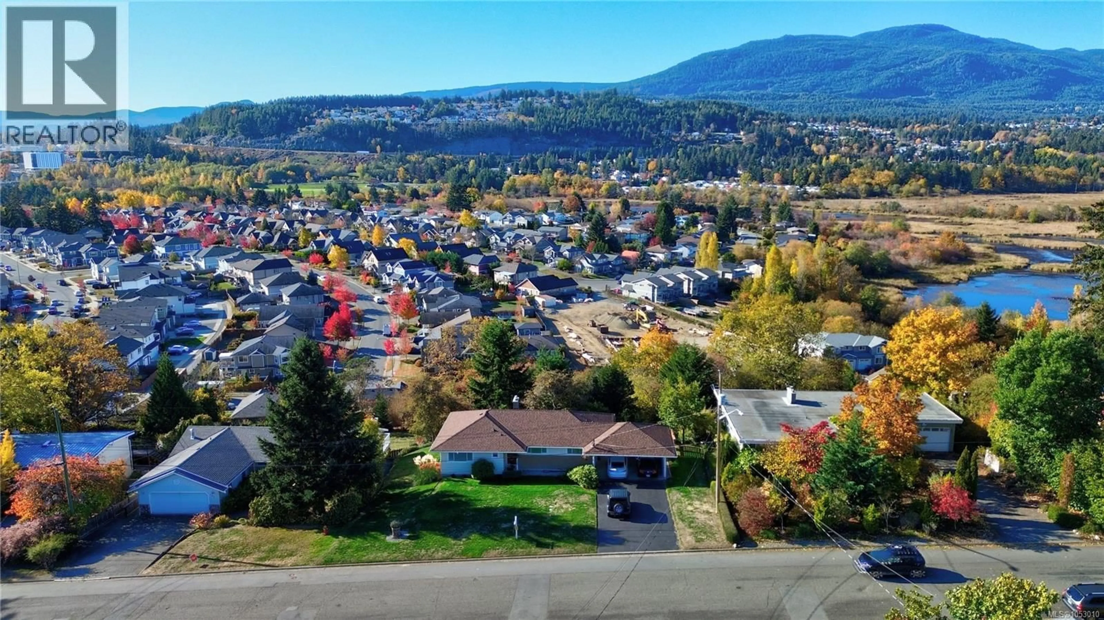 A pic from outside/outdoor area/front of a property/back of a property/a pic from drone, mountain view for 185 GARNER CRESCENT, Nanaimo British Columbia V9R2A5