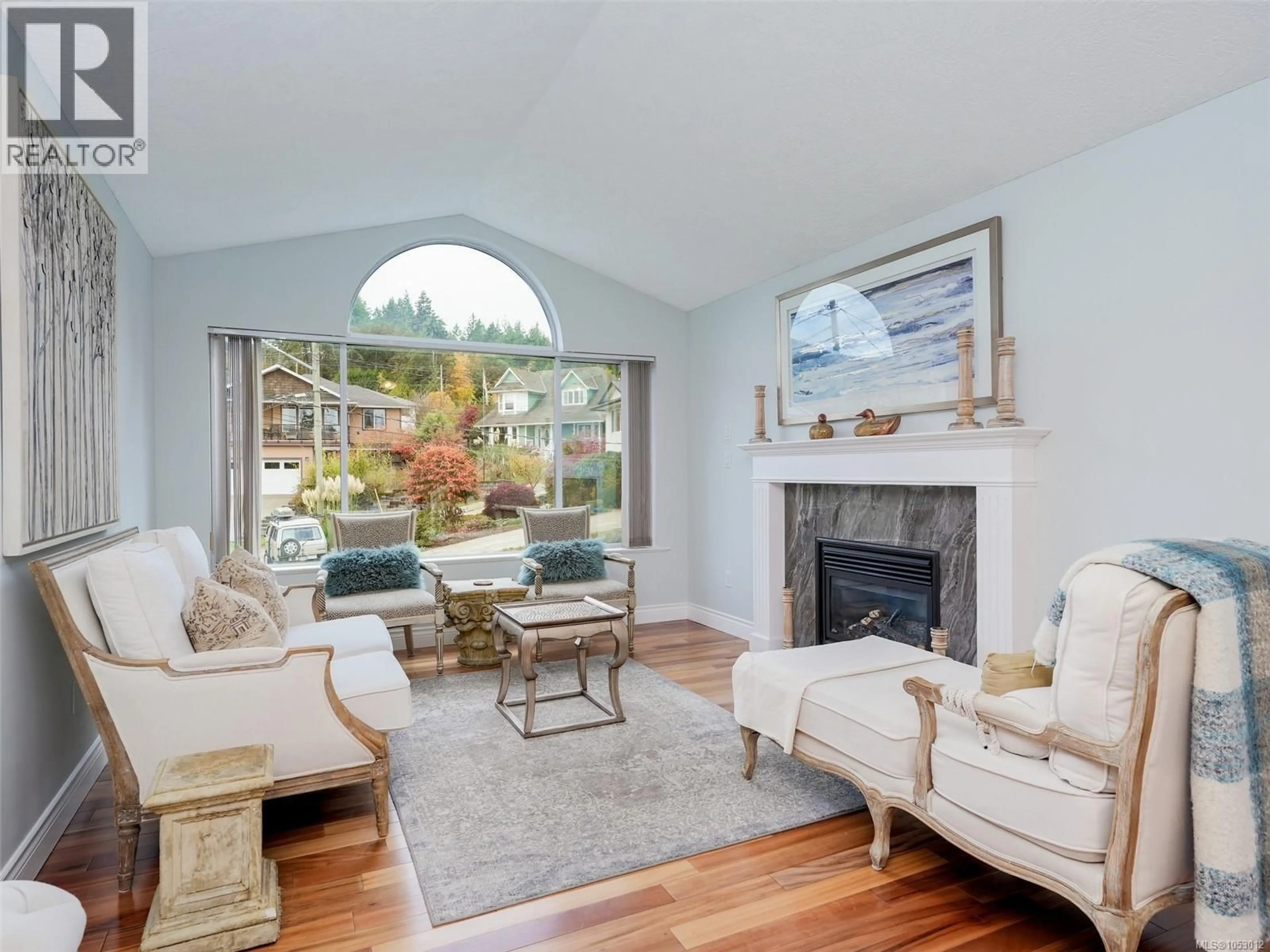 Living room with furniture, unknown for 1464 PATRICIA PLACE, Crofton British Columbia V0R1R0