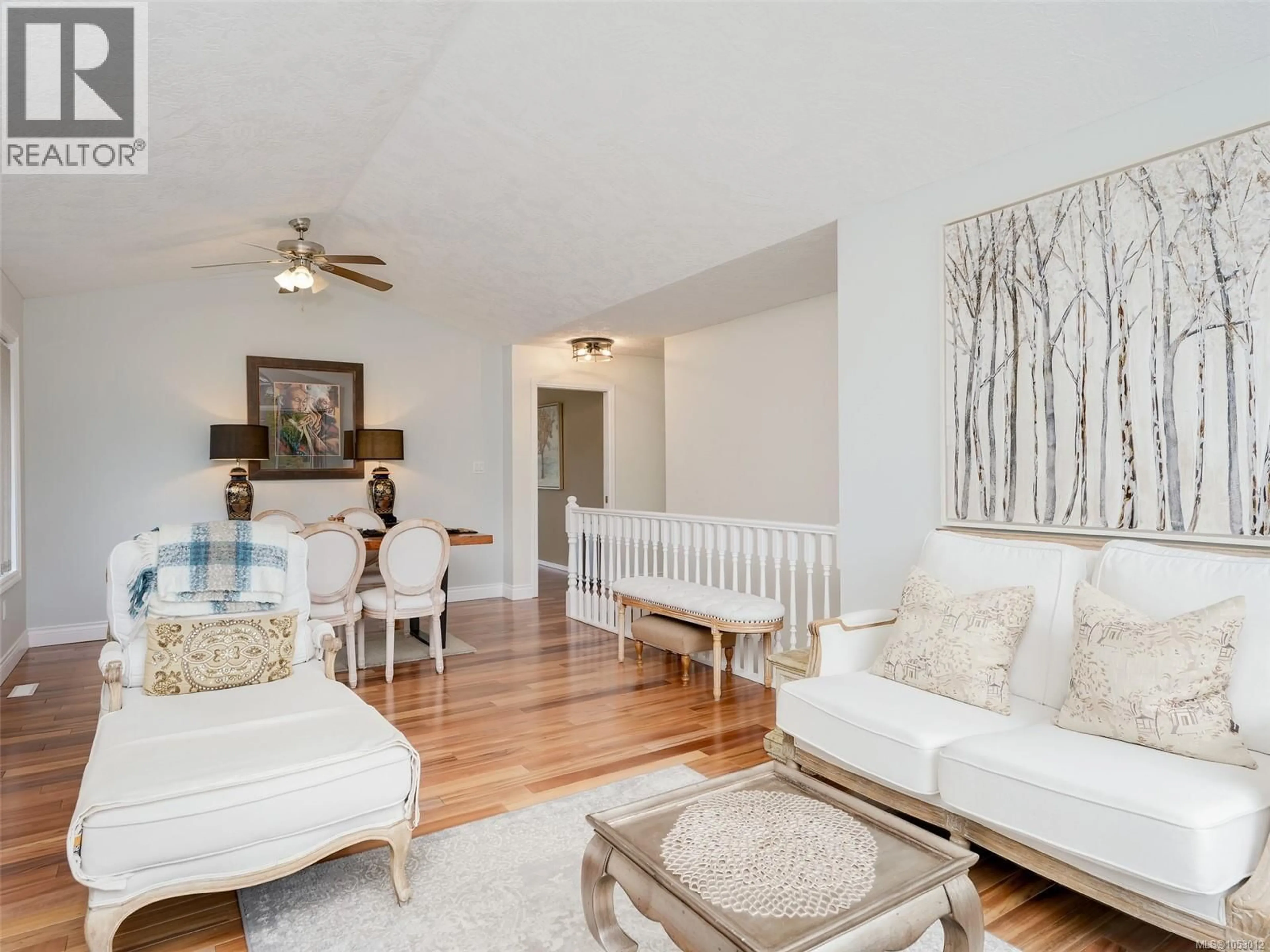 Living room with furniture, wood/laminate floor for 1464 PATRICIA PLACE, Crofton British Columbia V0R1R0