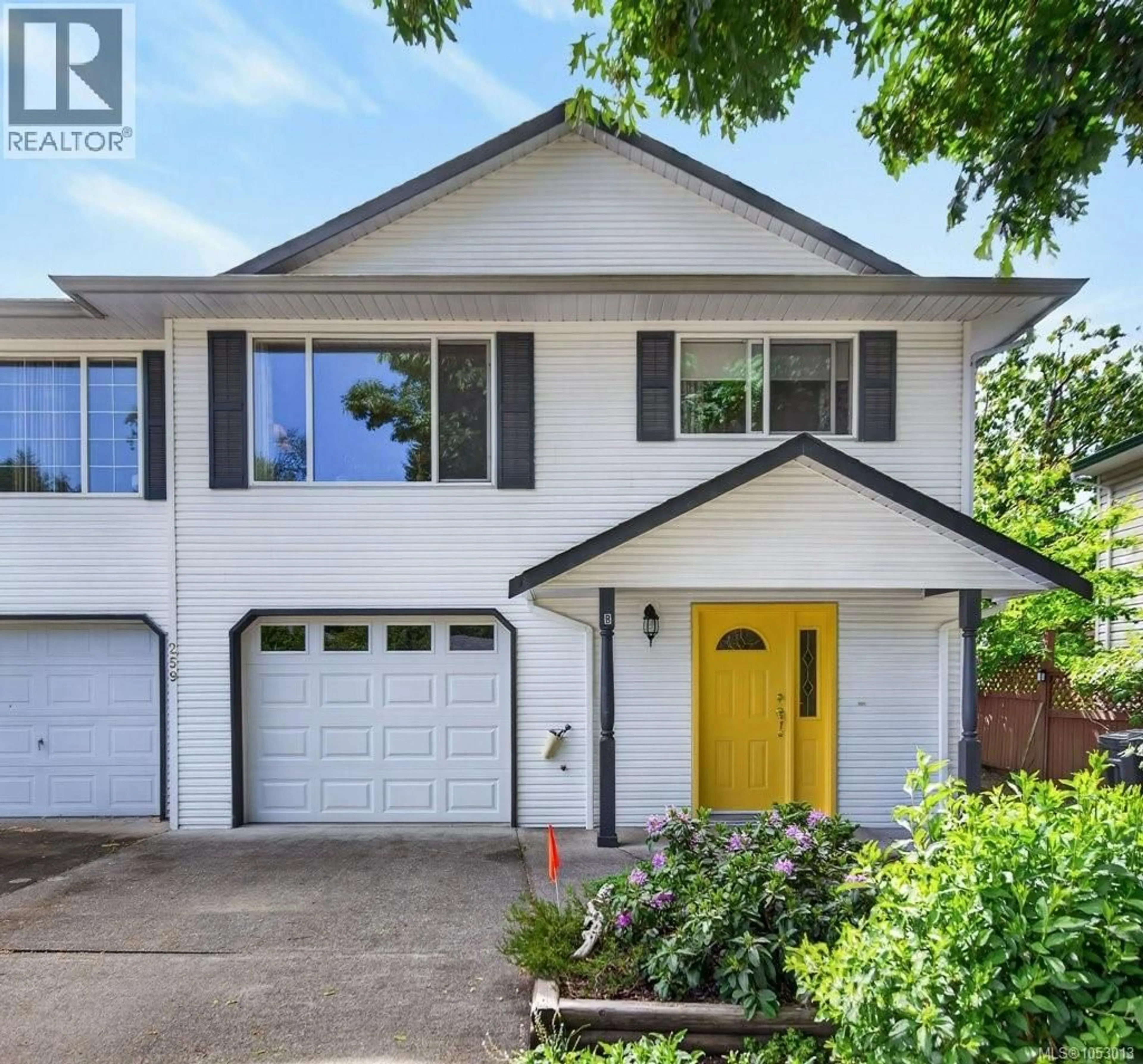 Home with vinyl exterior material, street for B - 259 ARCHERY CRESCENT, Courtenay British Columbia V9N8Y1