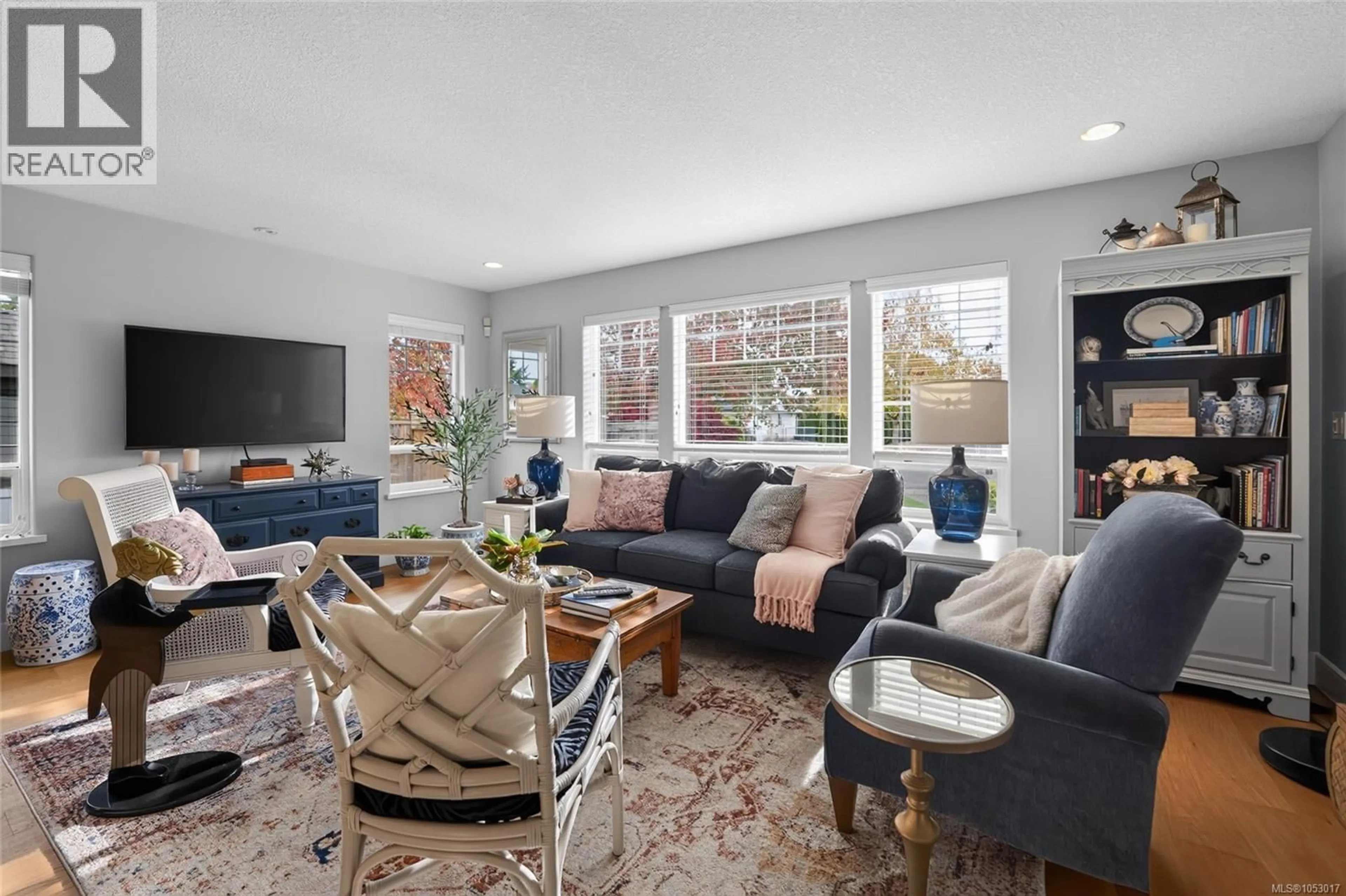 Living room with furniture, unknown for 294 CRABAPPLE CRESCENT, Parksville British Columbia V9P2R9