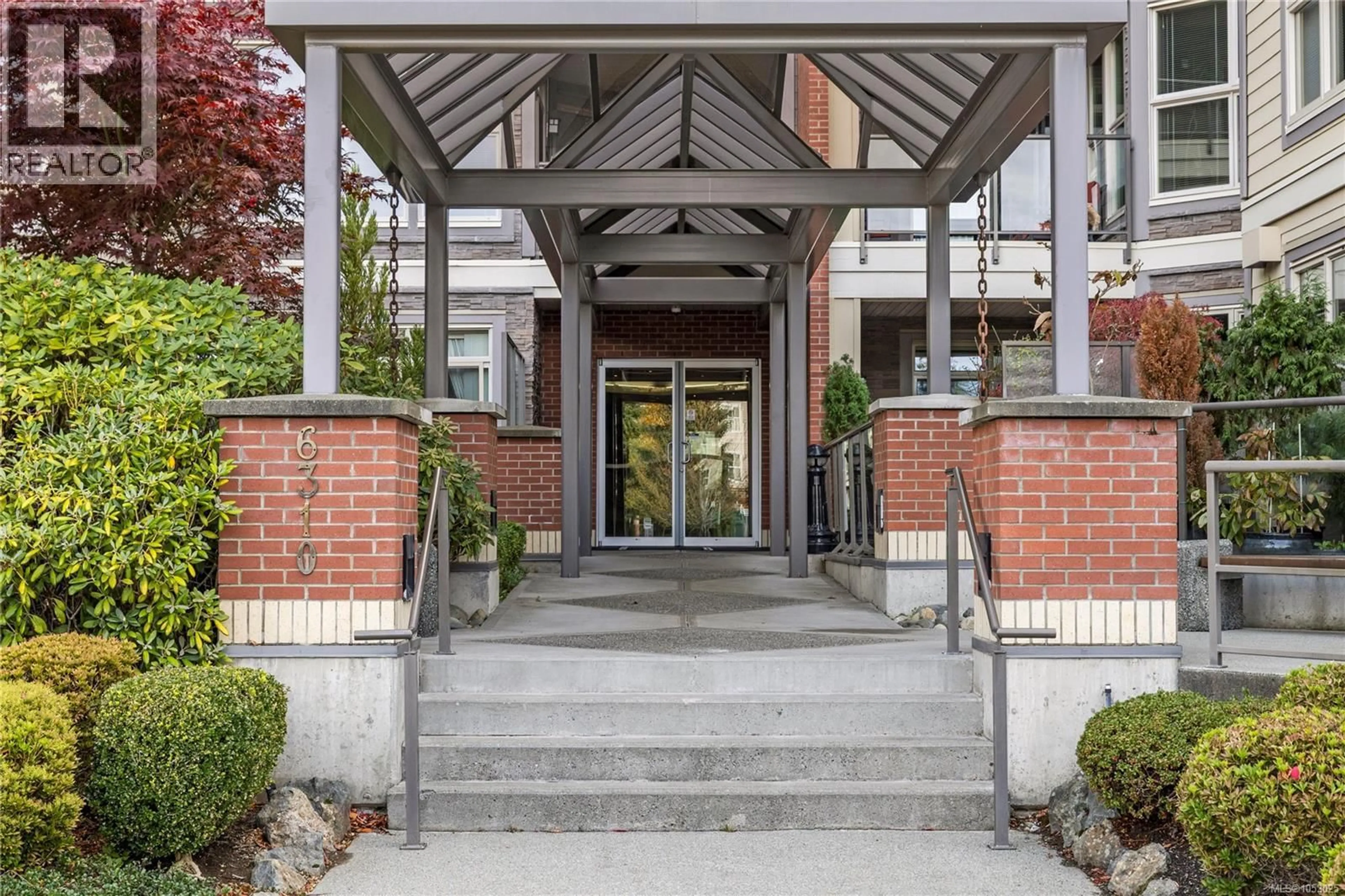 Indoor foyer for 114 - 6310 MCROBB AVENUE, Nanaimo British Columbia V9V1W8