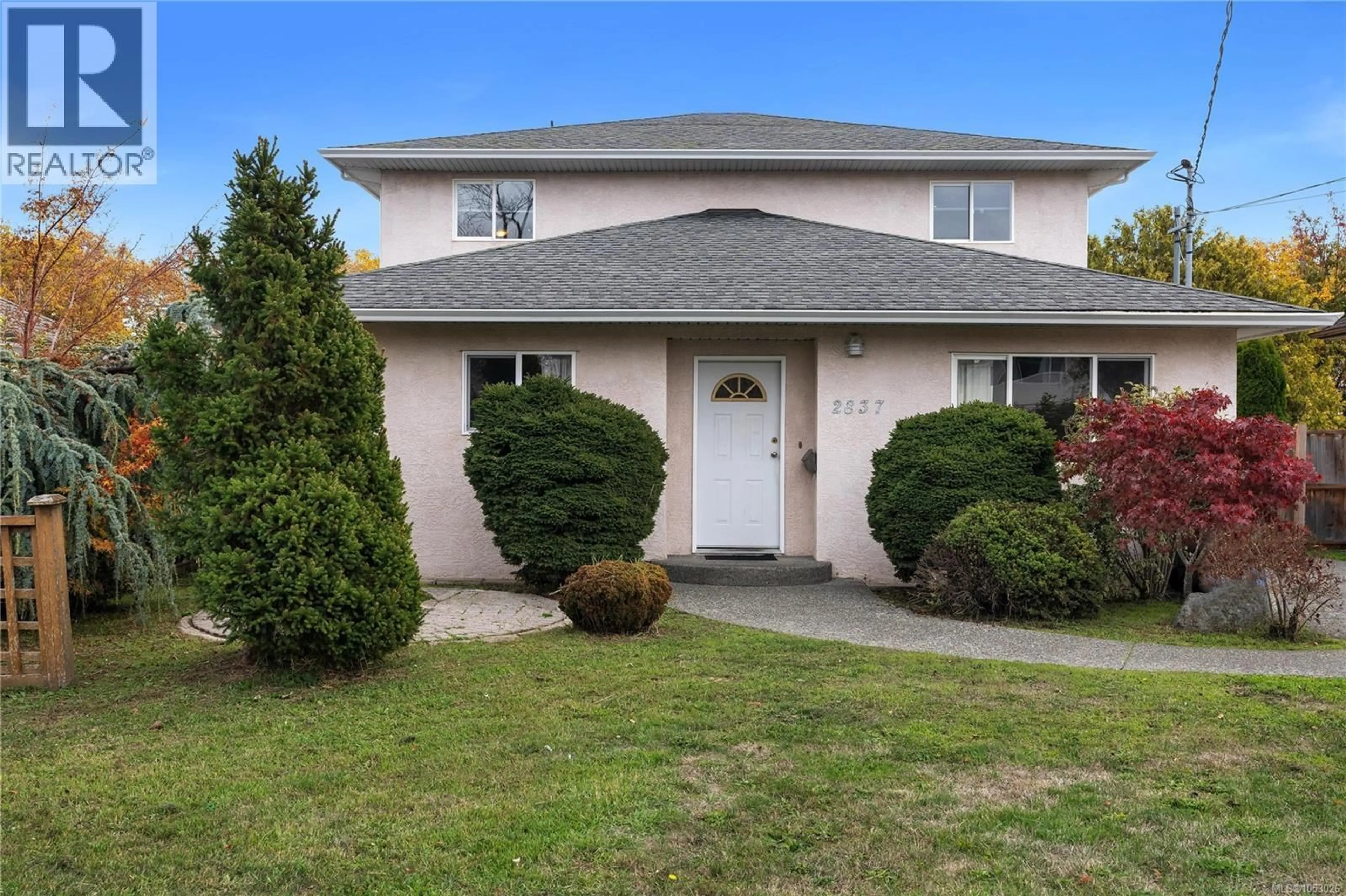 Home with vinyl exterior material, street for 2837 SCOTT STREET, Victoria British Columbia V8R4J5
