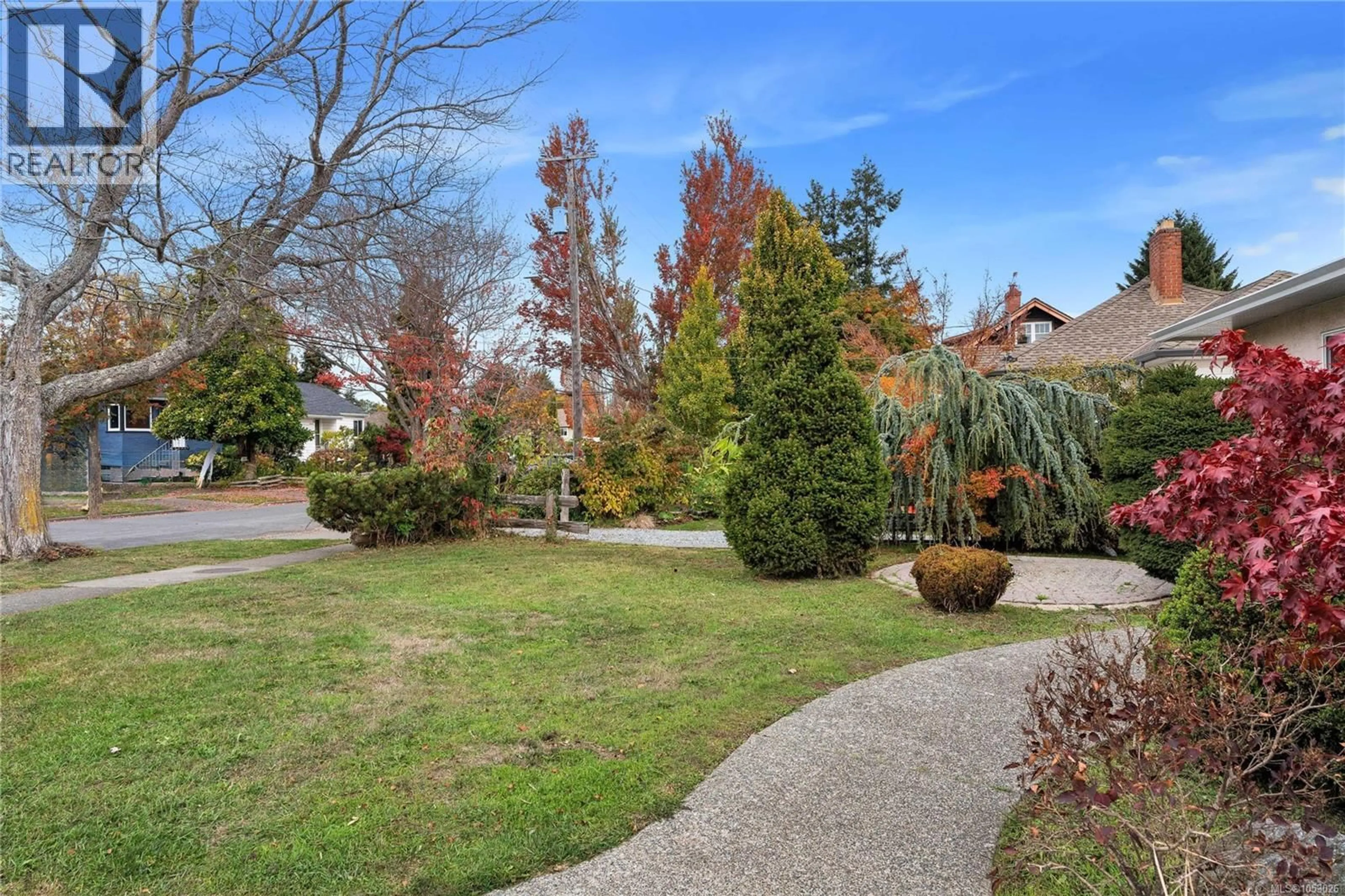 Patio, street for 2837 SCOTT STREET, Victoria British Columbia V8R4J5
