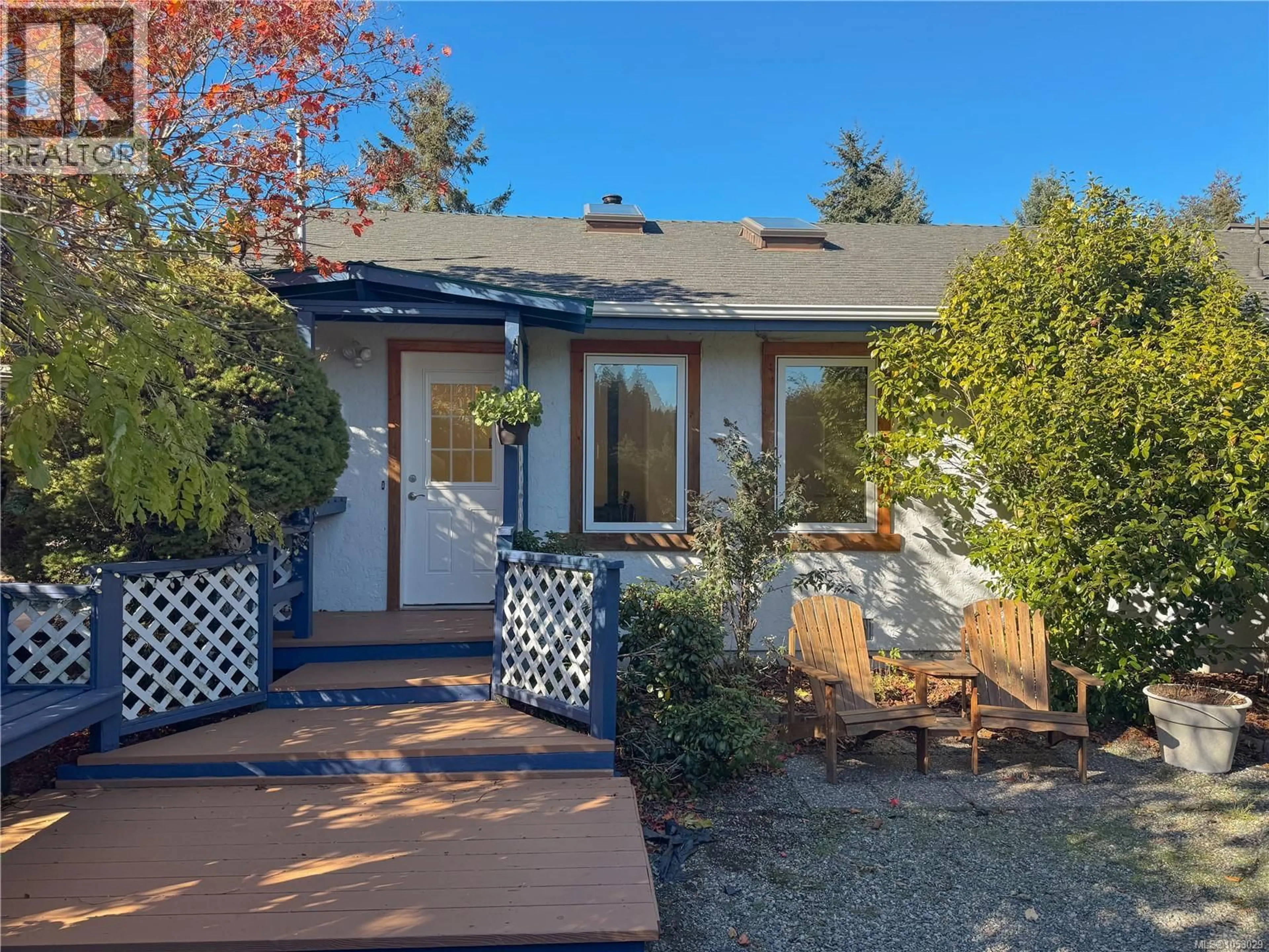Home with vinyl exterior material, street for 1320 NORTH ROAD, Gabriola Island British Columbia V0R1X5