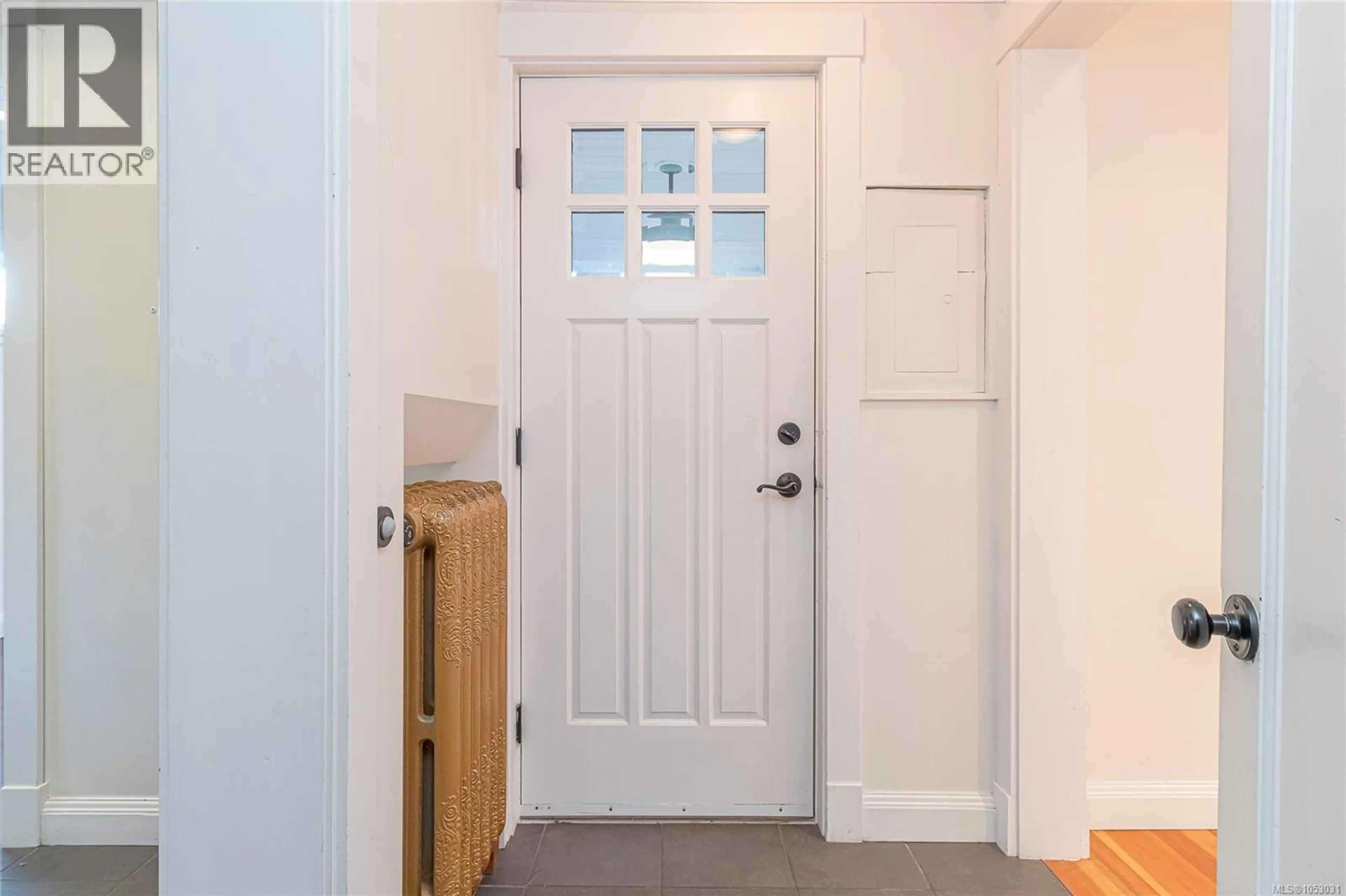 Indoor entryway for 738 WATSON STREET, Duncan British Columbia V9L2L4