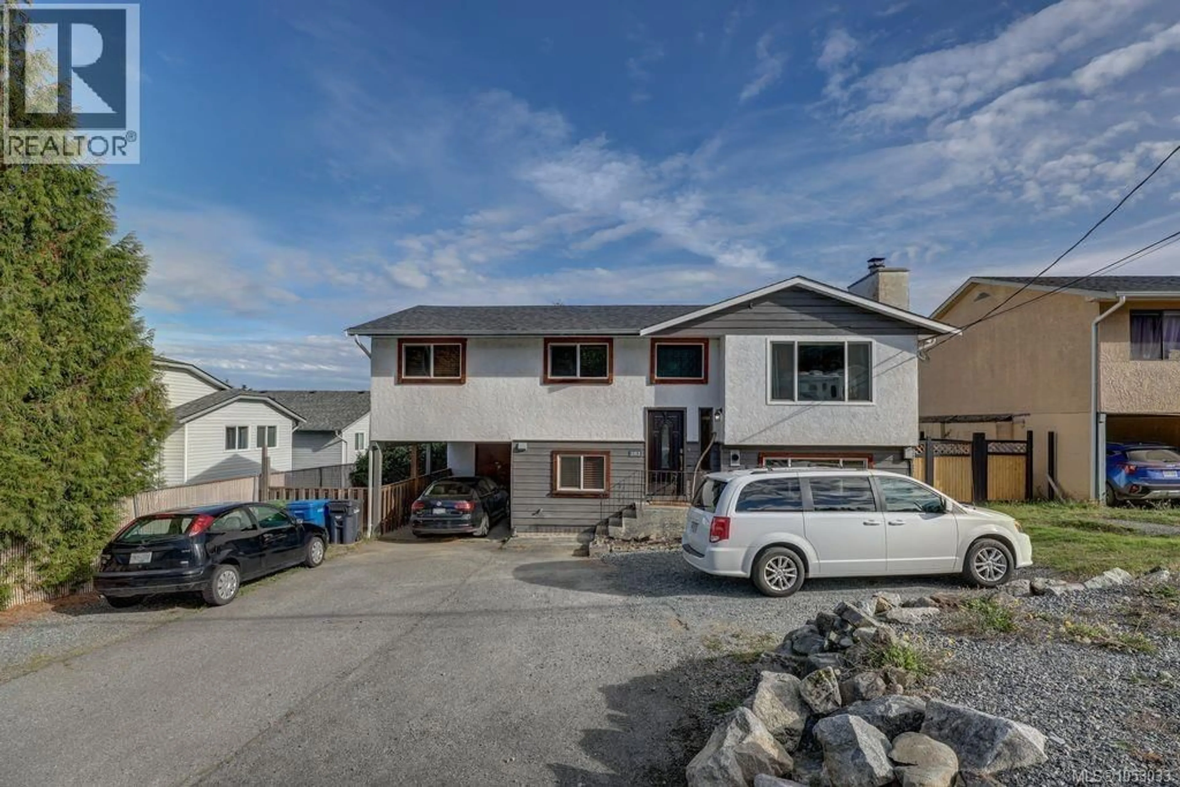 A pic from outside/outdoor area/front of a property/back of a property/a pic from drone, street for 282 HARWELL ROAD, Nanaimo British Columbia V9R6T9
