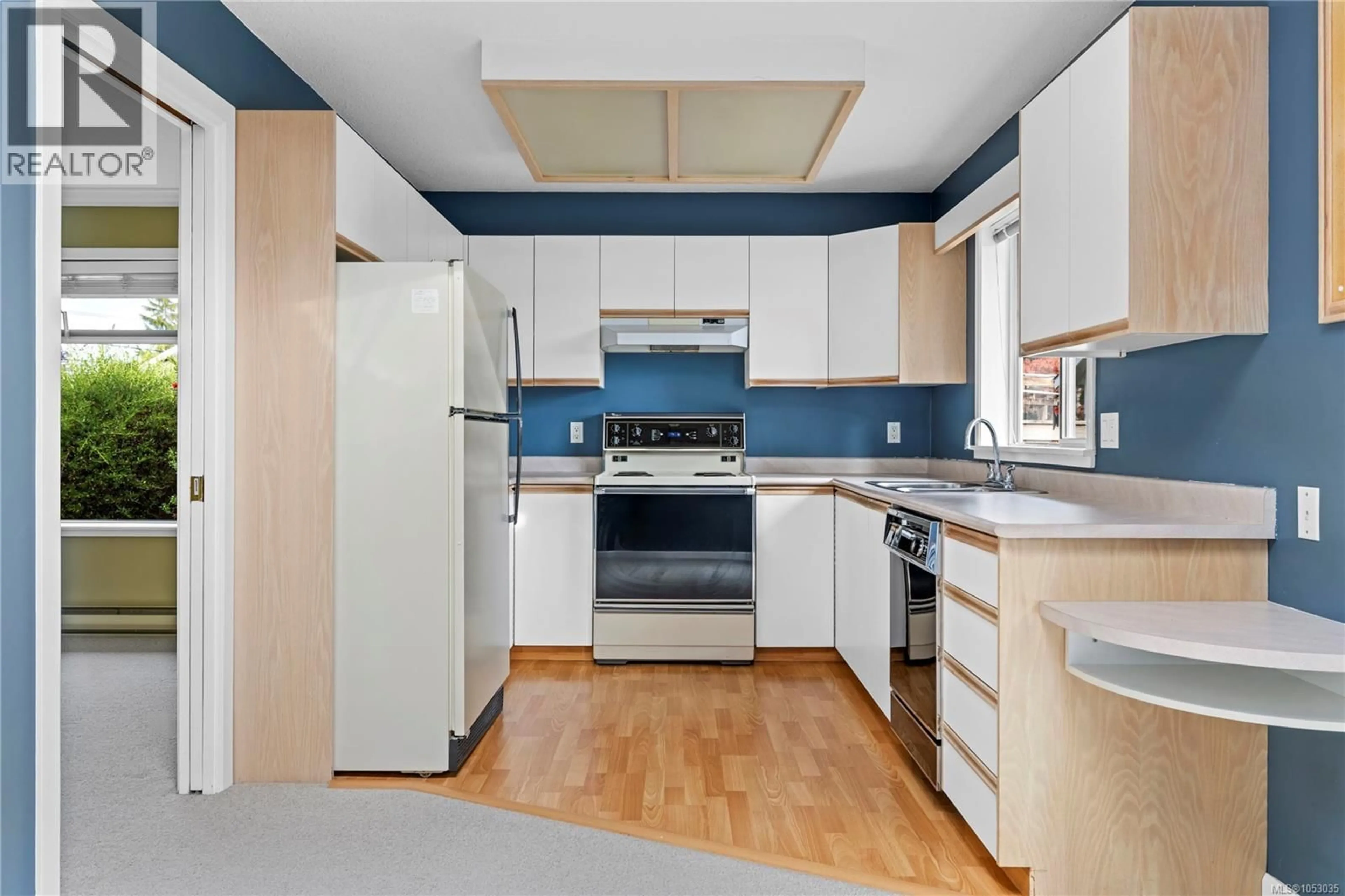 Standard kitchen, unknown for 823 YAMBURY ROAD, Qualicum Beach British Columbia V9K2K8