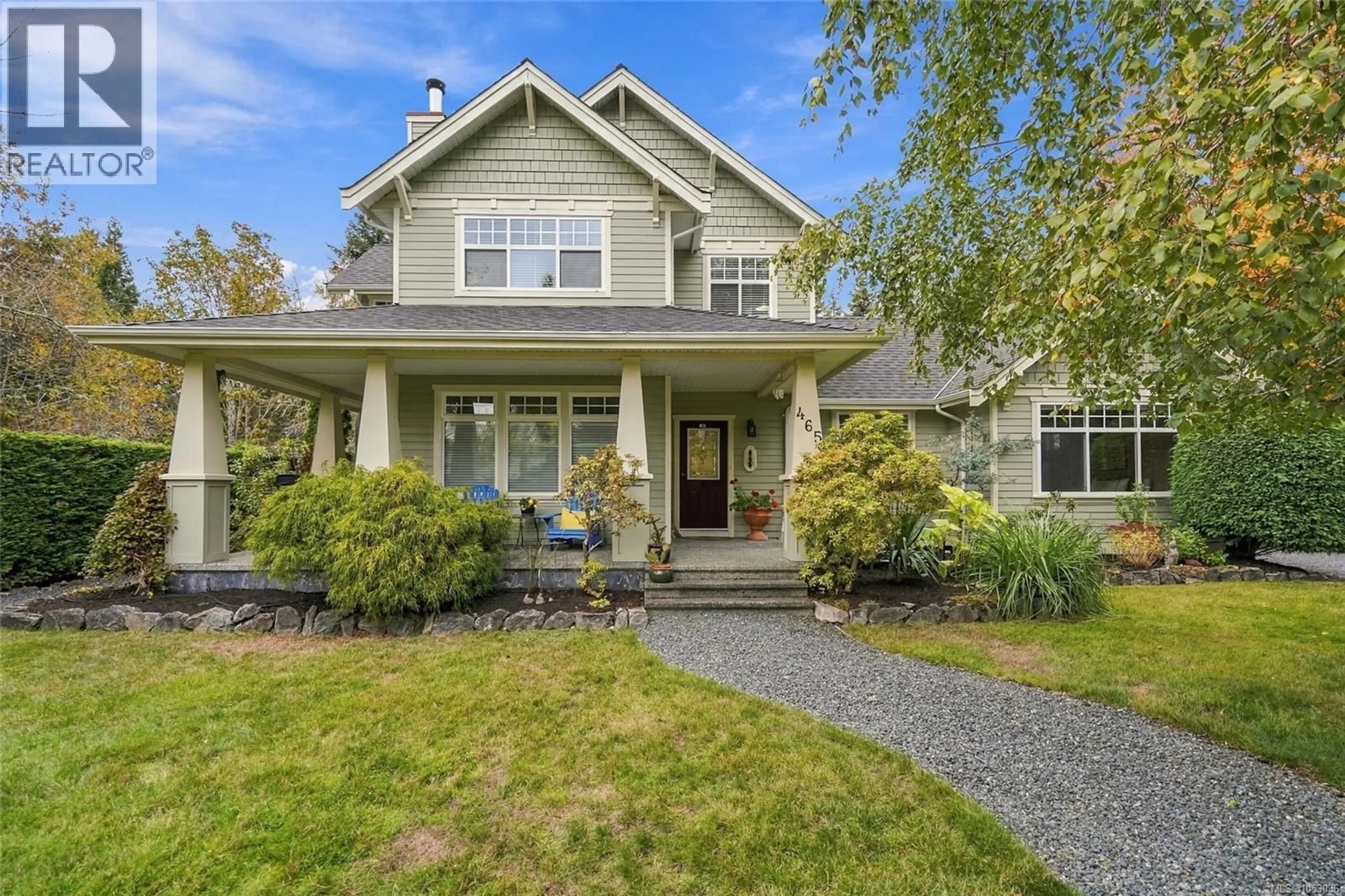 Home with vinyl exterior material, street for 465 FIRST AVENUE WEST, Qualicum Beach British Columbia V9K1J8