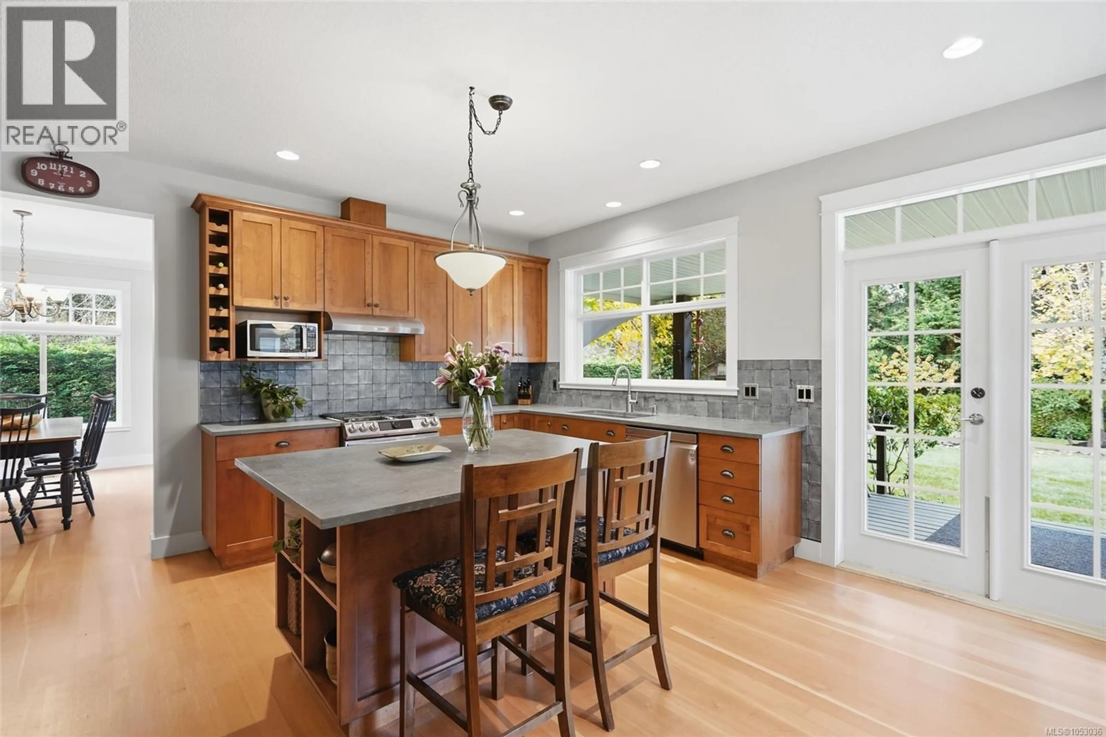 Open concept kitchen, ceramic/tile floor for 465 FIRST AVENUE WEST, Qualicum Beach British Columbia V9K1J8