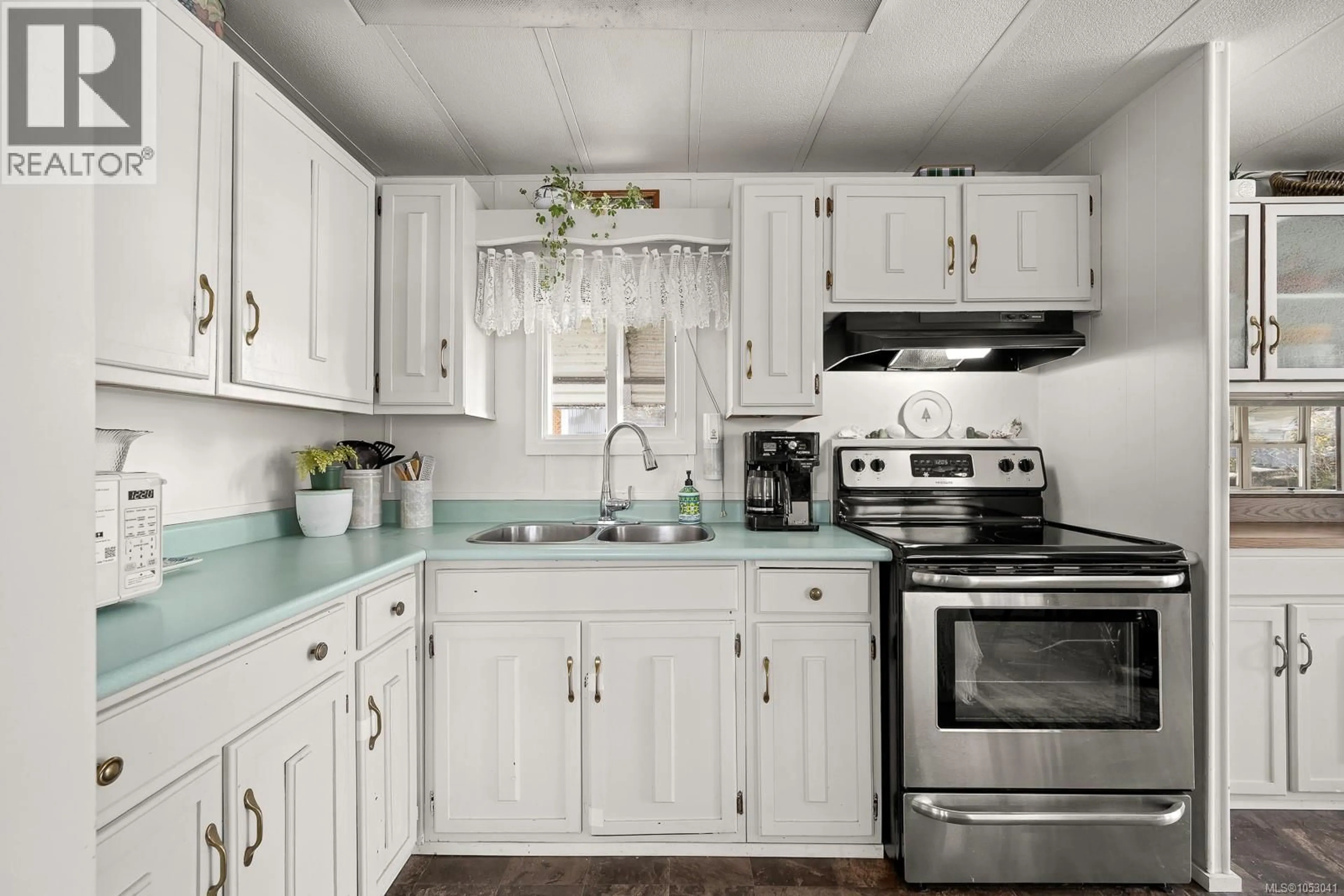 Standard kitchen, unknown for 7 - 2625 MANSFIELD DRIVE, Courtenay British Columbia V9N2M2