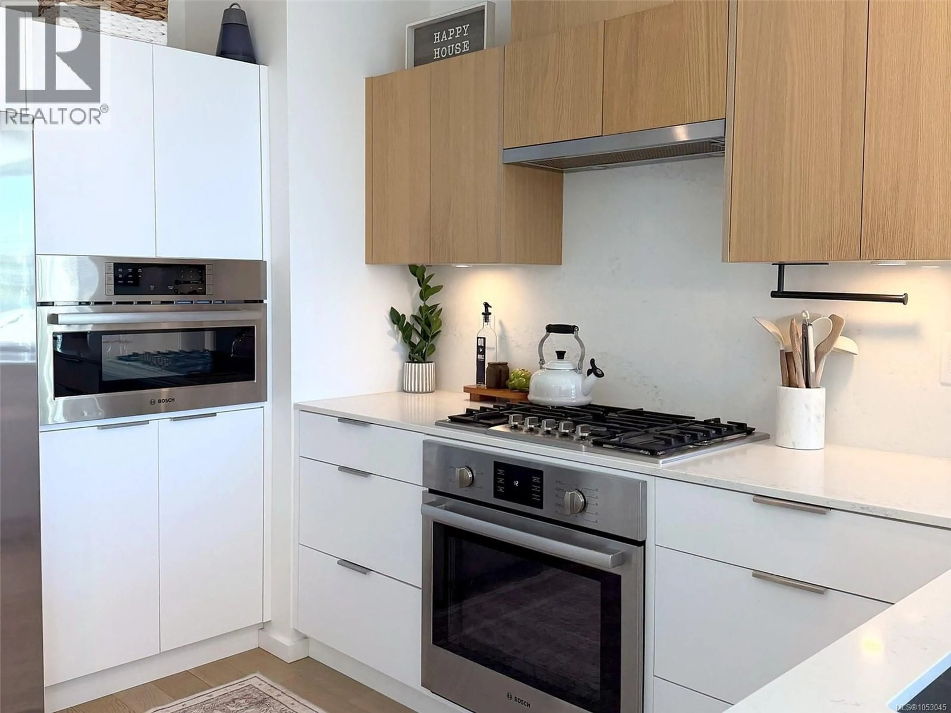 Contemporary kitchen, unknown for 105 - 1720 FAIRFIELD ROAD, Victoria British Columbia V8S1G3