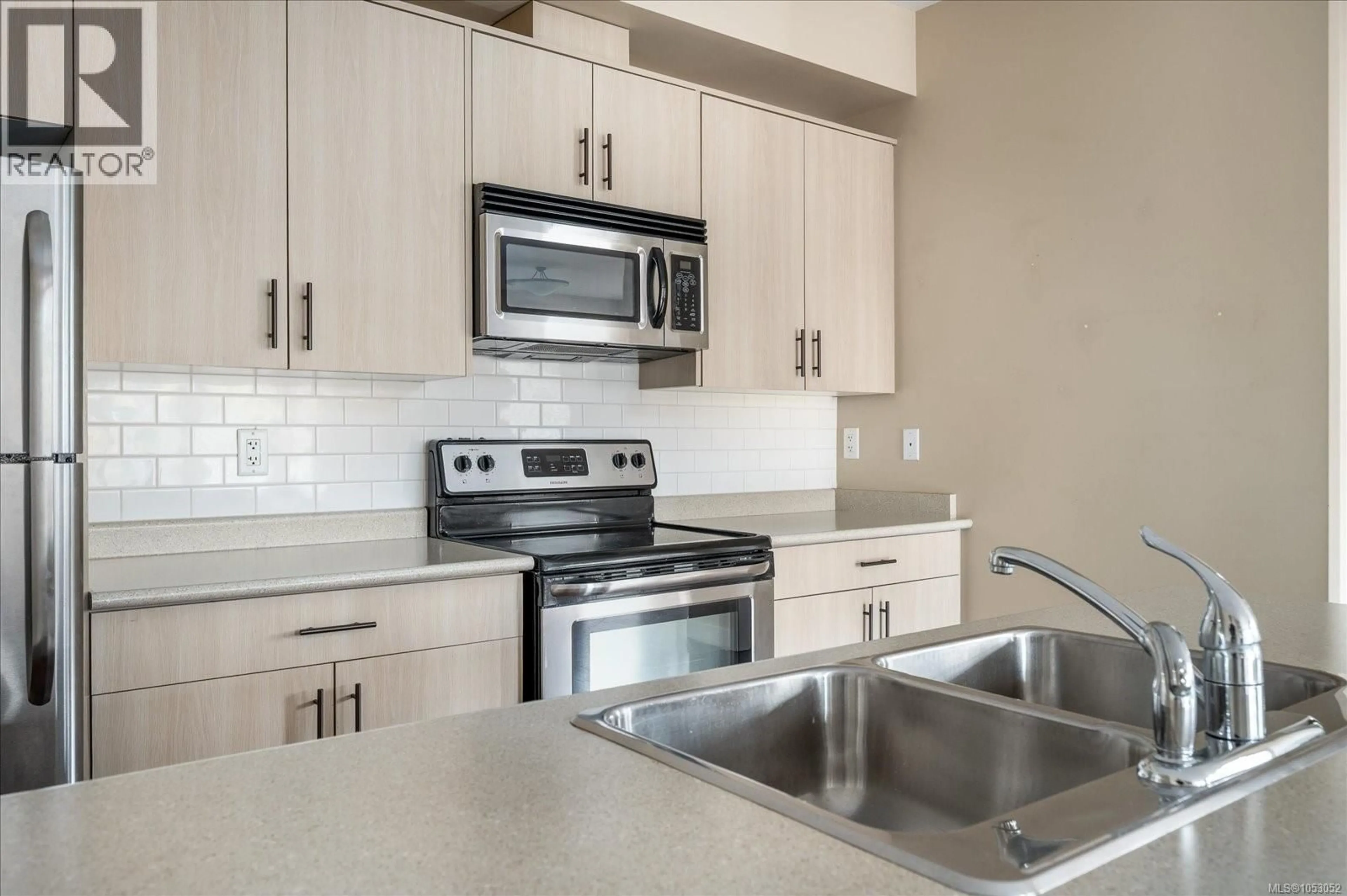 Standard kitchen, unknown for 205 - 5170 DUNSTER ROAD, Nanaimo British Columbia V9T2Z2