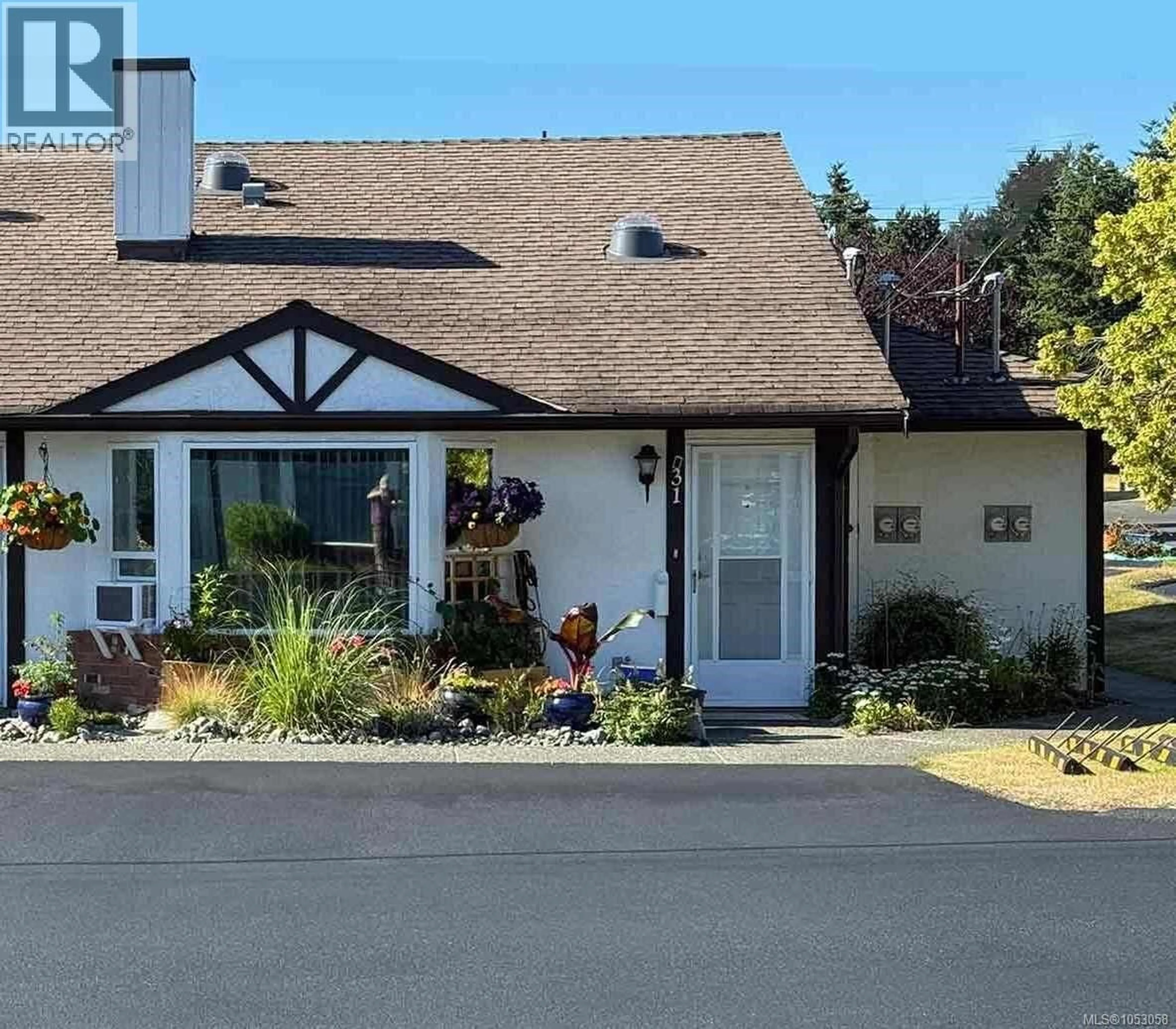 Home with vinyl exterior material, street for 31 - 120 FINHOLM STREET NORTH, Parksville British Columbia V9P1J4