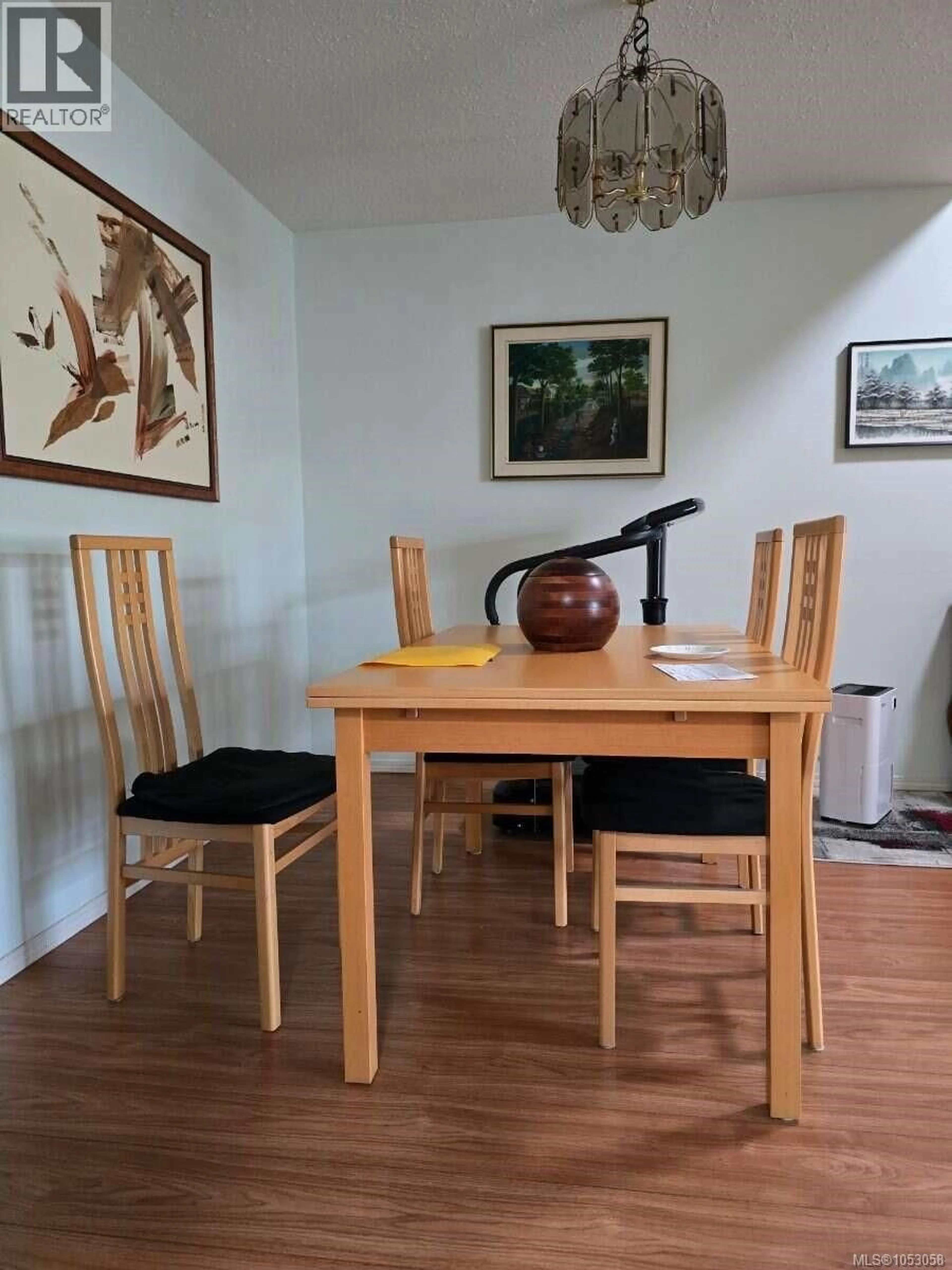 Dining room, wood/laminate floor for 31 - 120 FINHOLM STREET NORTH, Parksville British Columbia V9P1J4