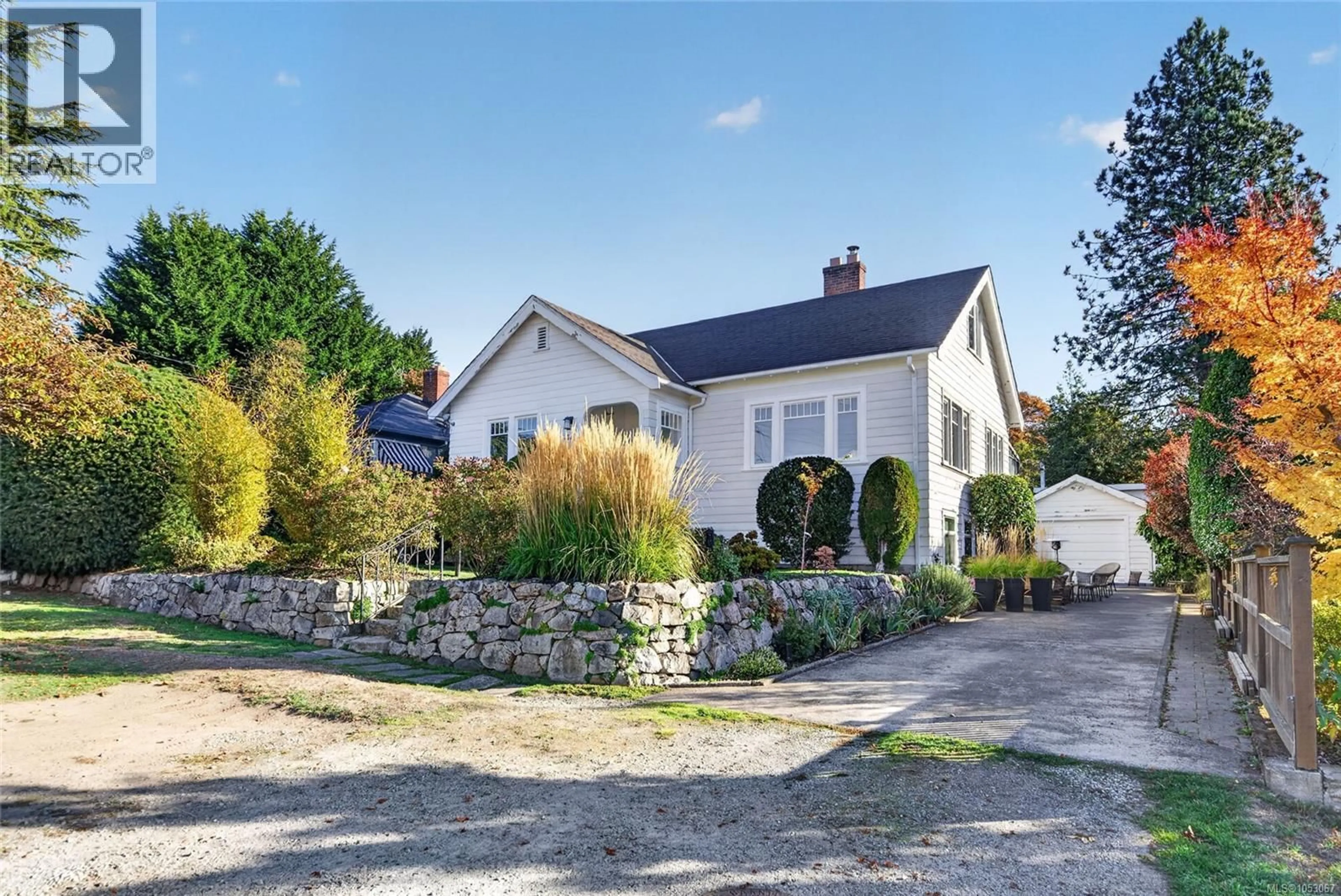 A pic from outside/outdoor area/front of a property/back of a property/a pic from drone, street for 3015 DEAN AVENUE, Saanich British Columbia V8R4Z1