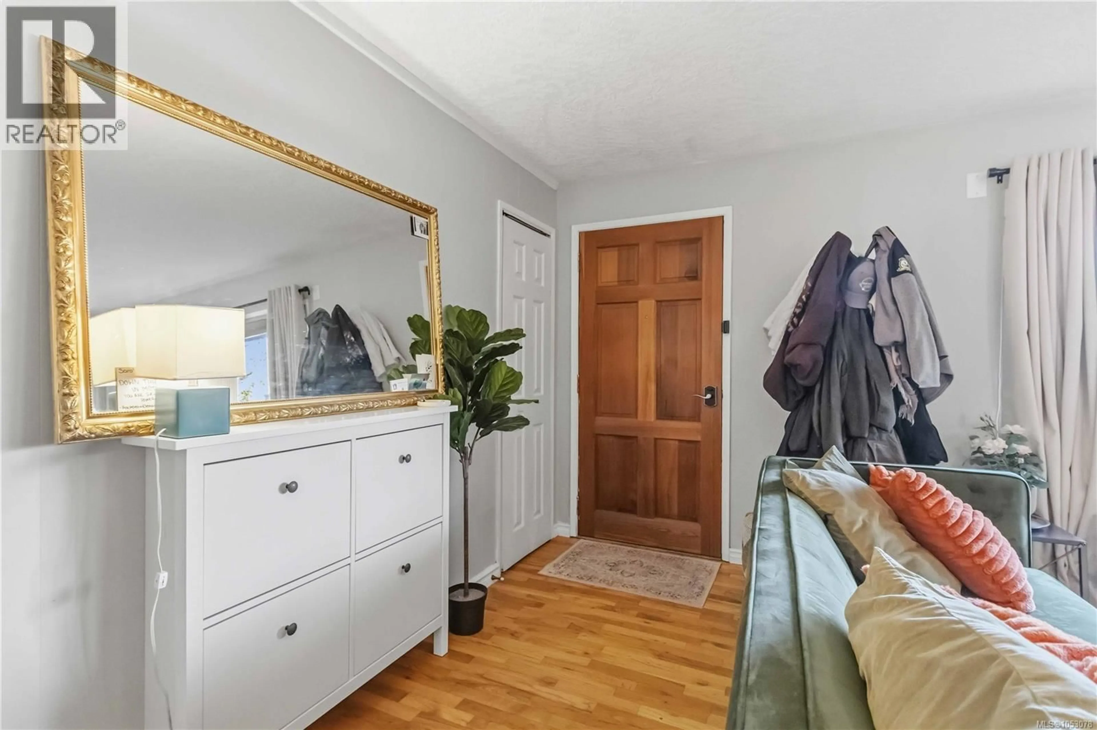 Indoor entryway for 659 STRANDLUND AVENUE, Langford British Columbia V9B3G2